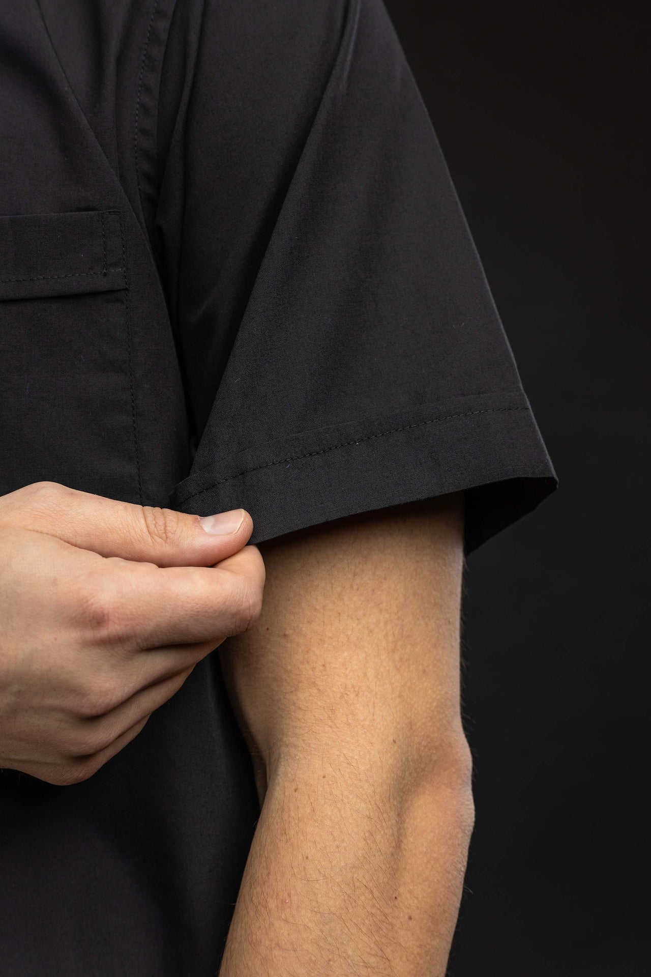 Chemise clergyman romaine noire à manches courtes avec col romain