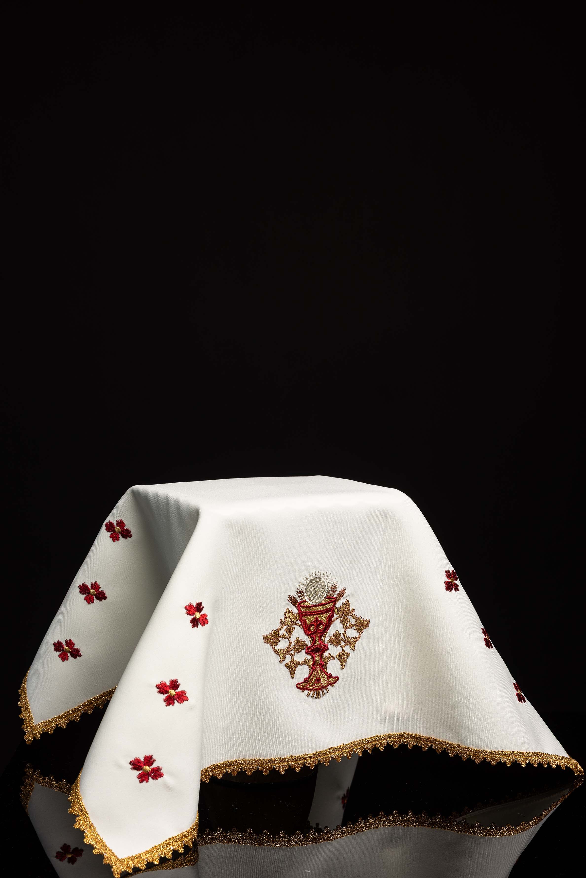 Voile de calice avec motif de calice eucharistique brodé