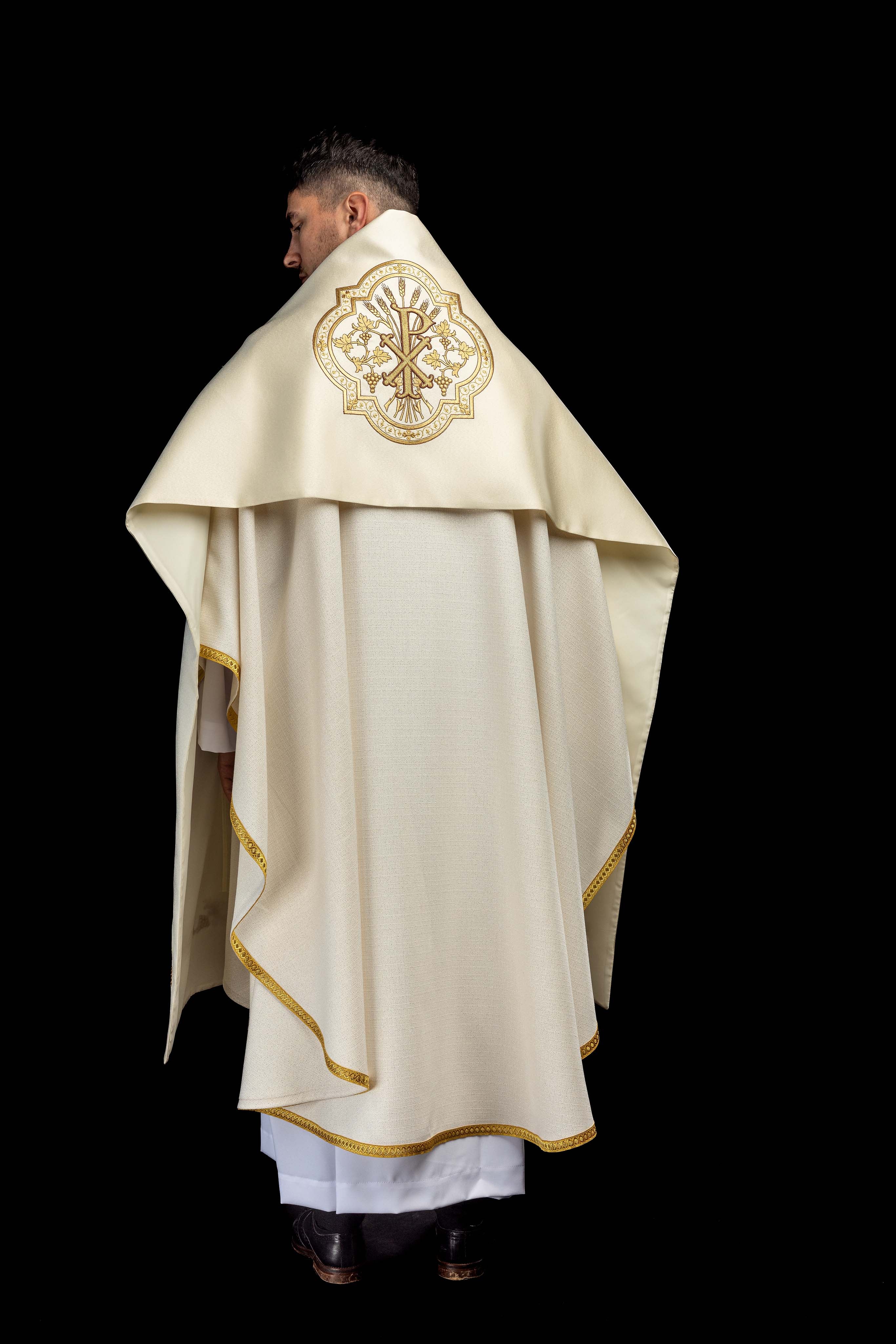 Voile huméral écru avec motif PAX brodé