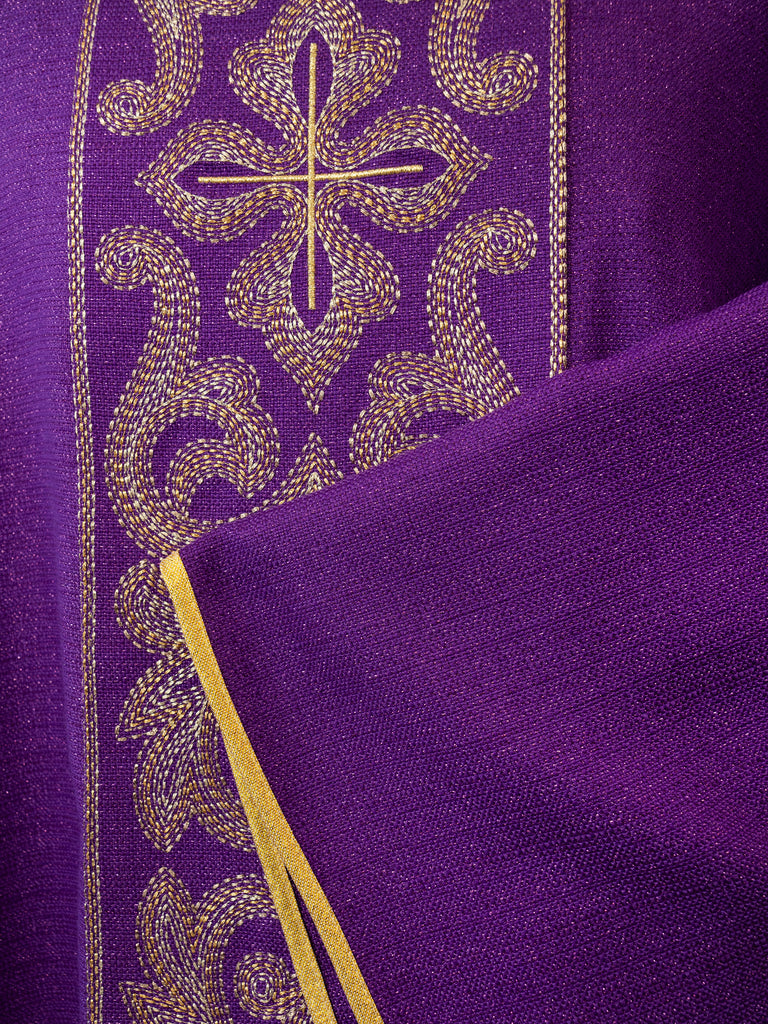 Ornat bogato haftowany z krzyżami Fioletowy