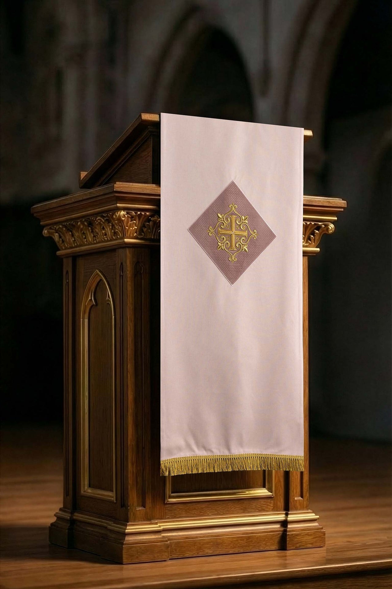 Voile de lutrin rose à motif de croix brodé