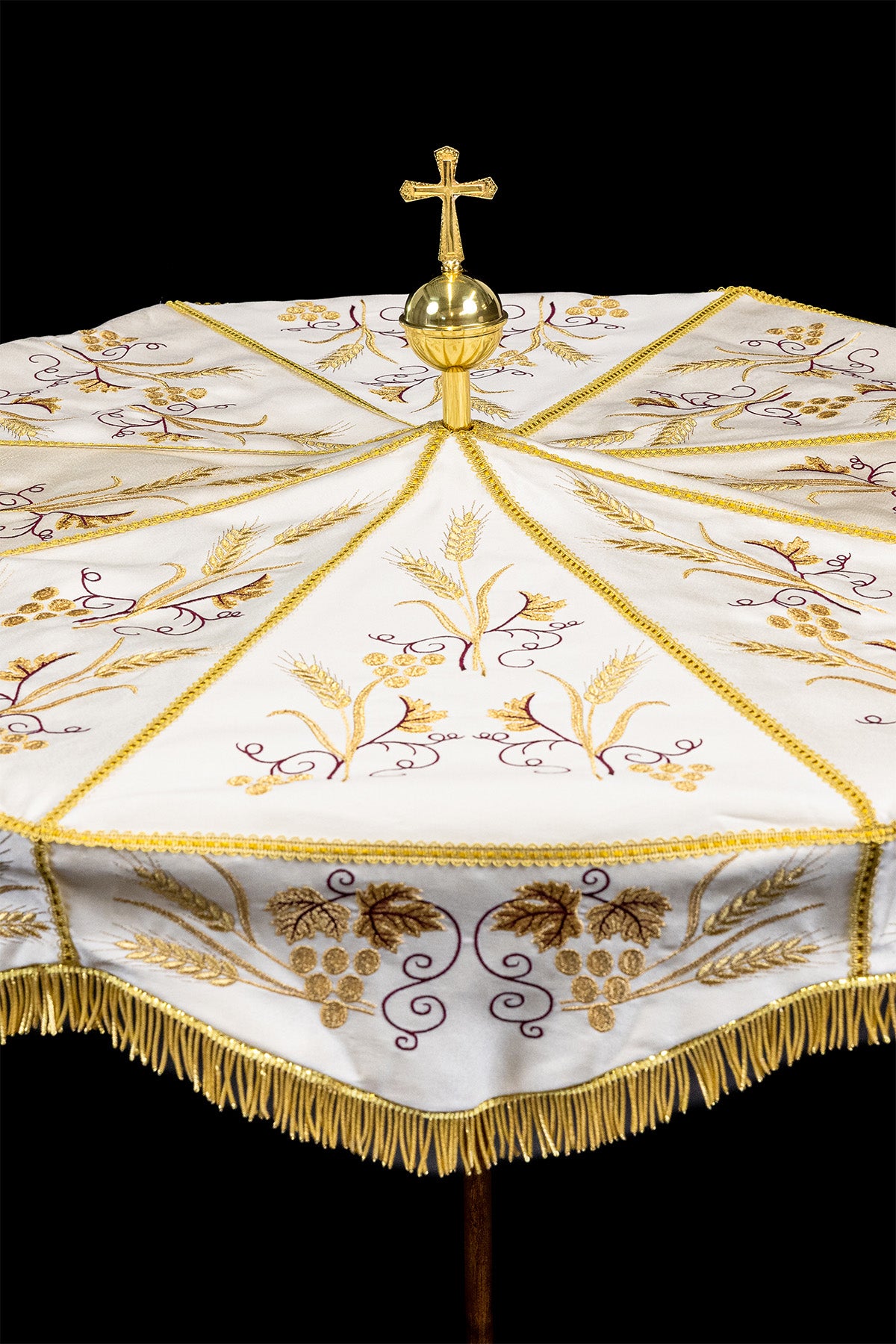 Ombrelle de procession écrue à broderie dorée pour la Fête-Dieu