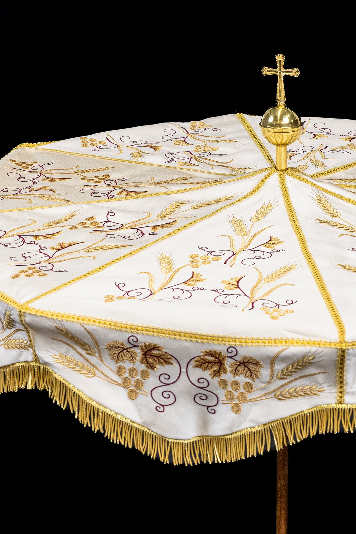 Ombrelle de procession écrue à broderie dorée pour la Fête-Dieu
