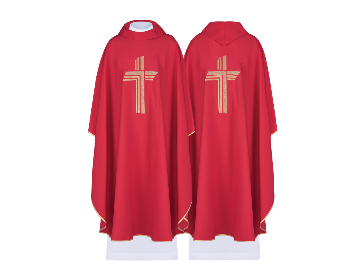 Czerwony ornat haftowany z wzorem krzyża