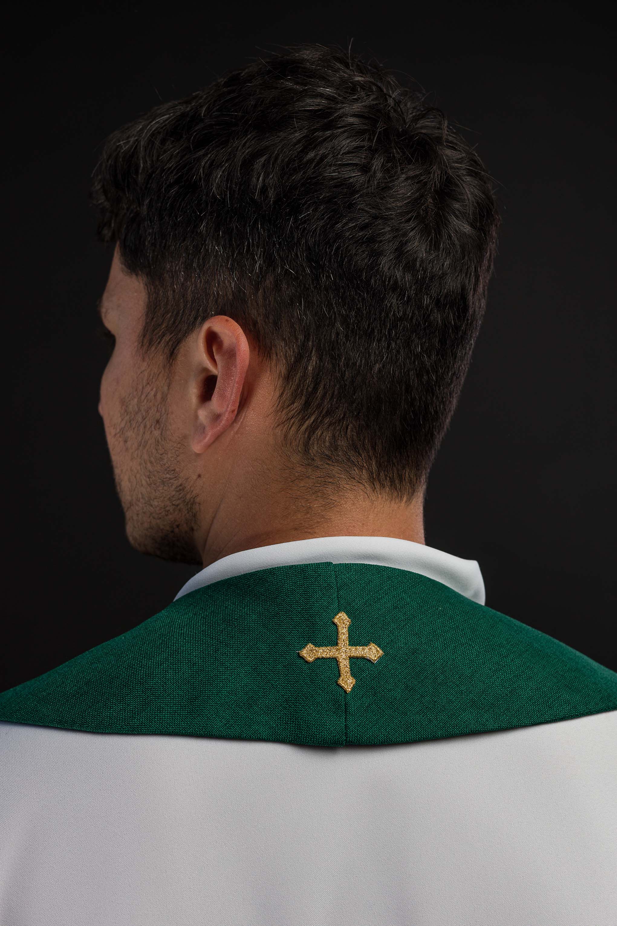 Étole brodée avec motif IHS verte