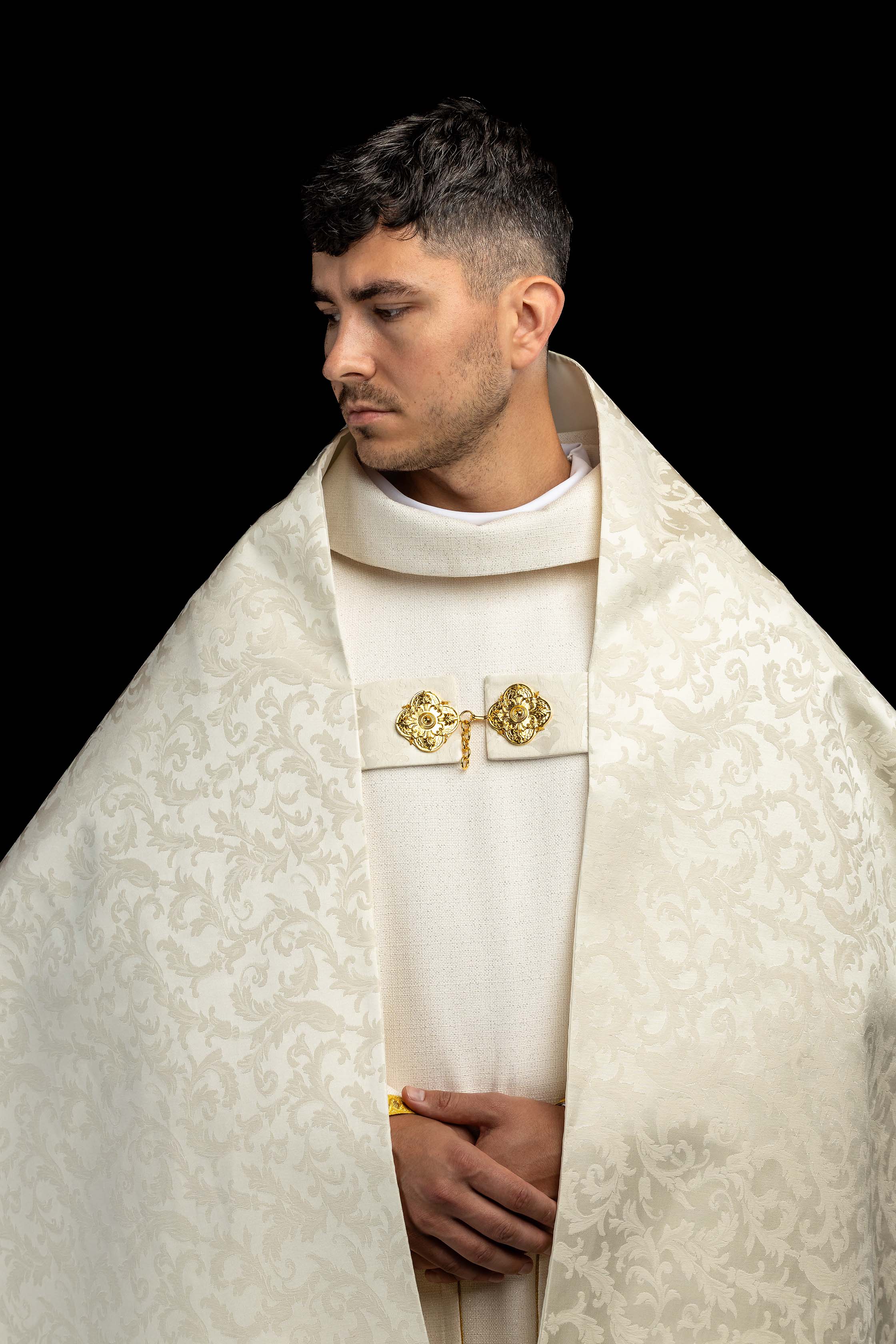 Voile huméral avec broderie de l’Agneau pascal sur tissu jacquard
