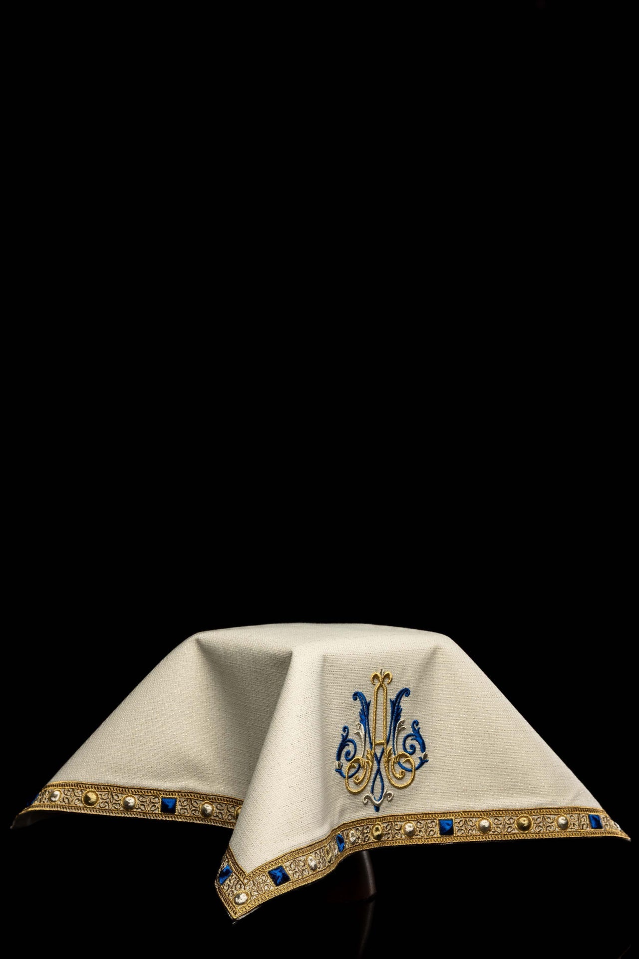 Voile de calice couleur écru avec broderie mariale