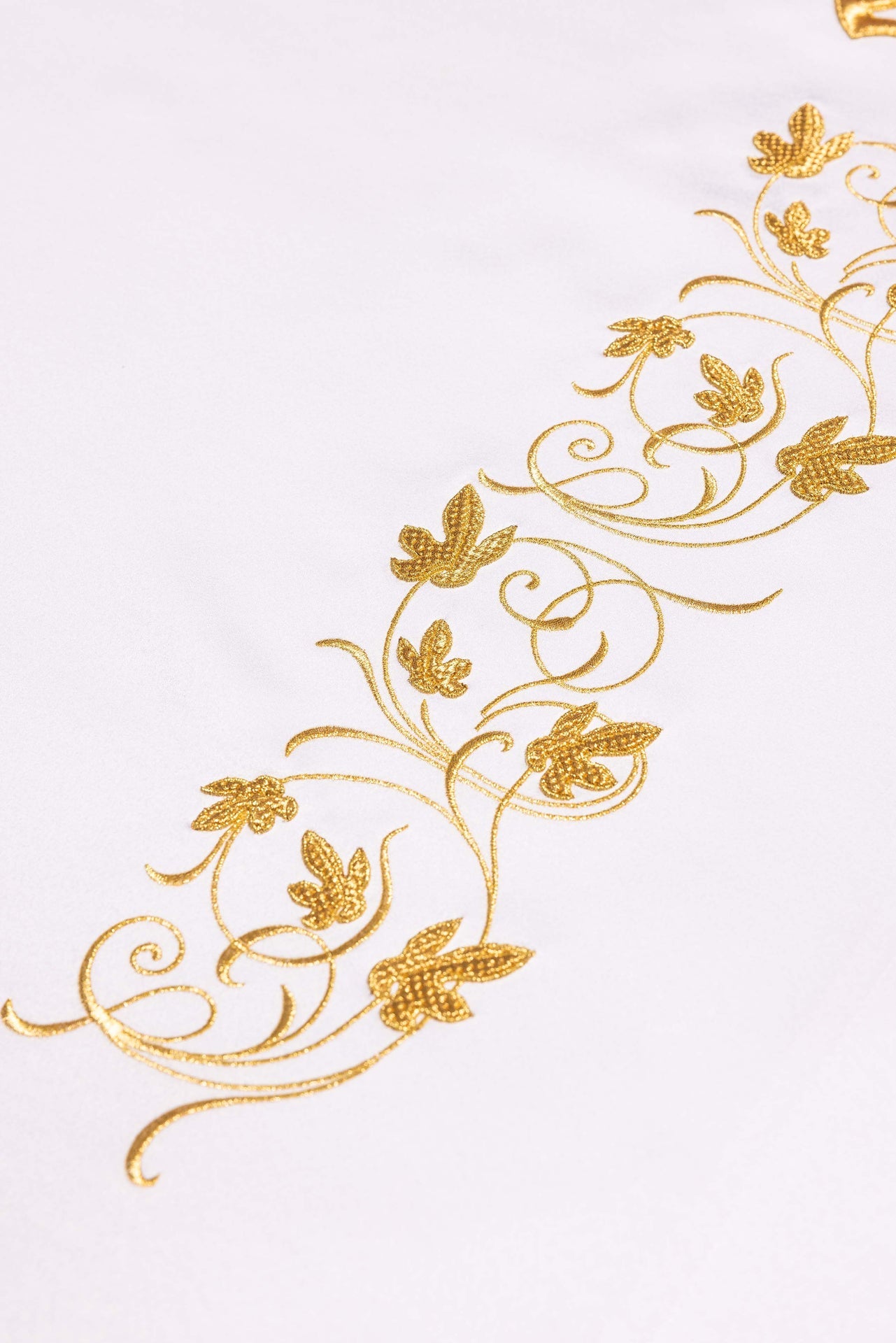 Nappe d’autel avec symbole IHS brodé