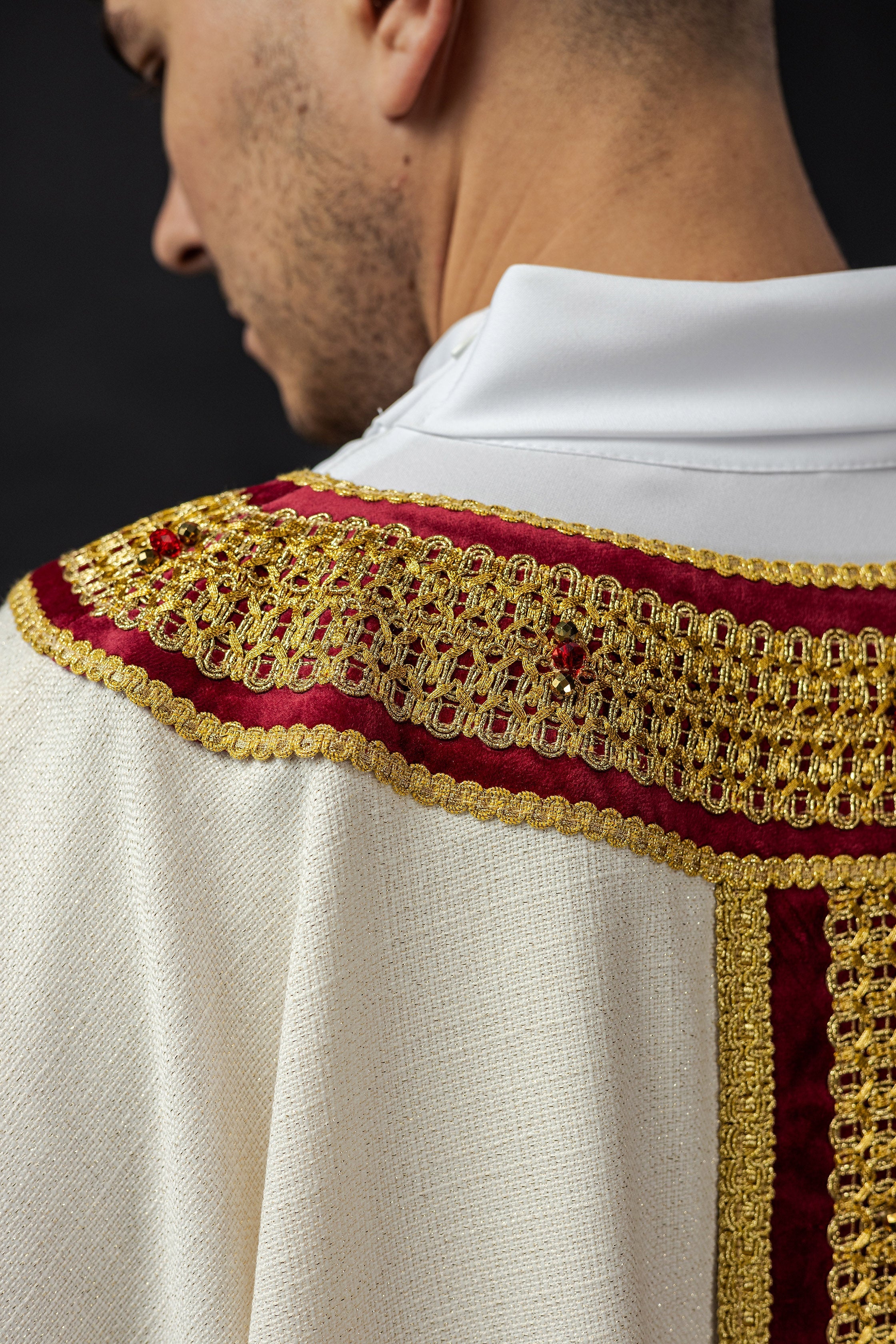 Ręcznie wykonany ornat z naturalnymi kamieniami Handmade 7001 - ORNATY.PL