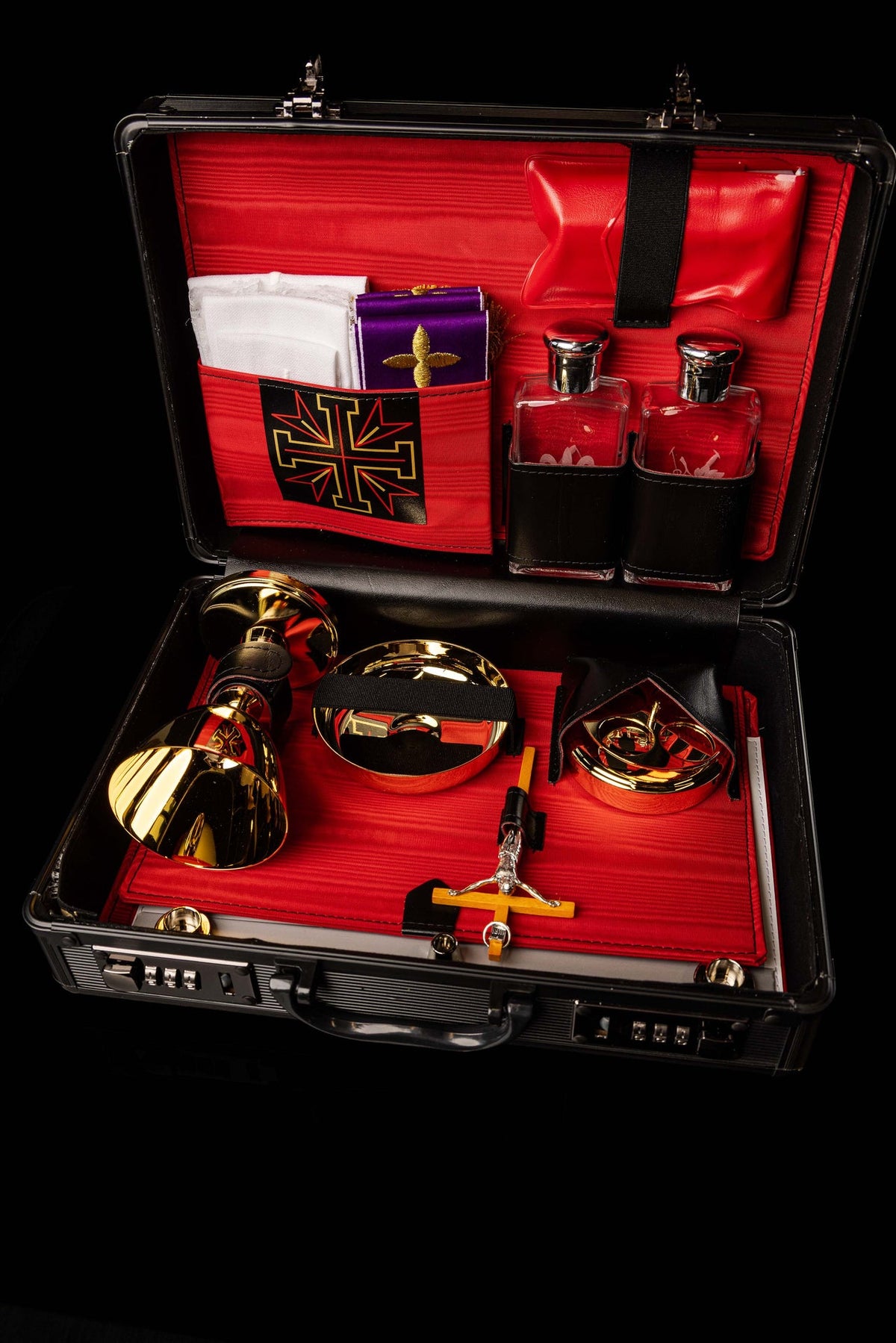 Valise de mission avec équipement liturgique