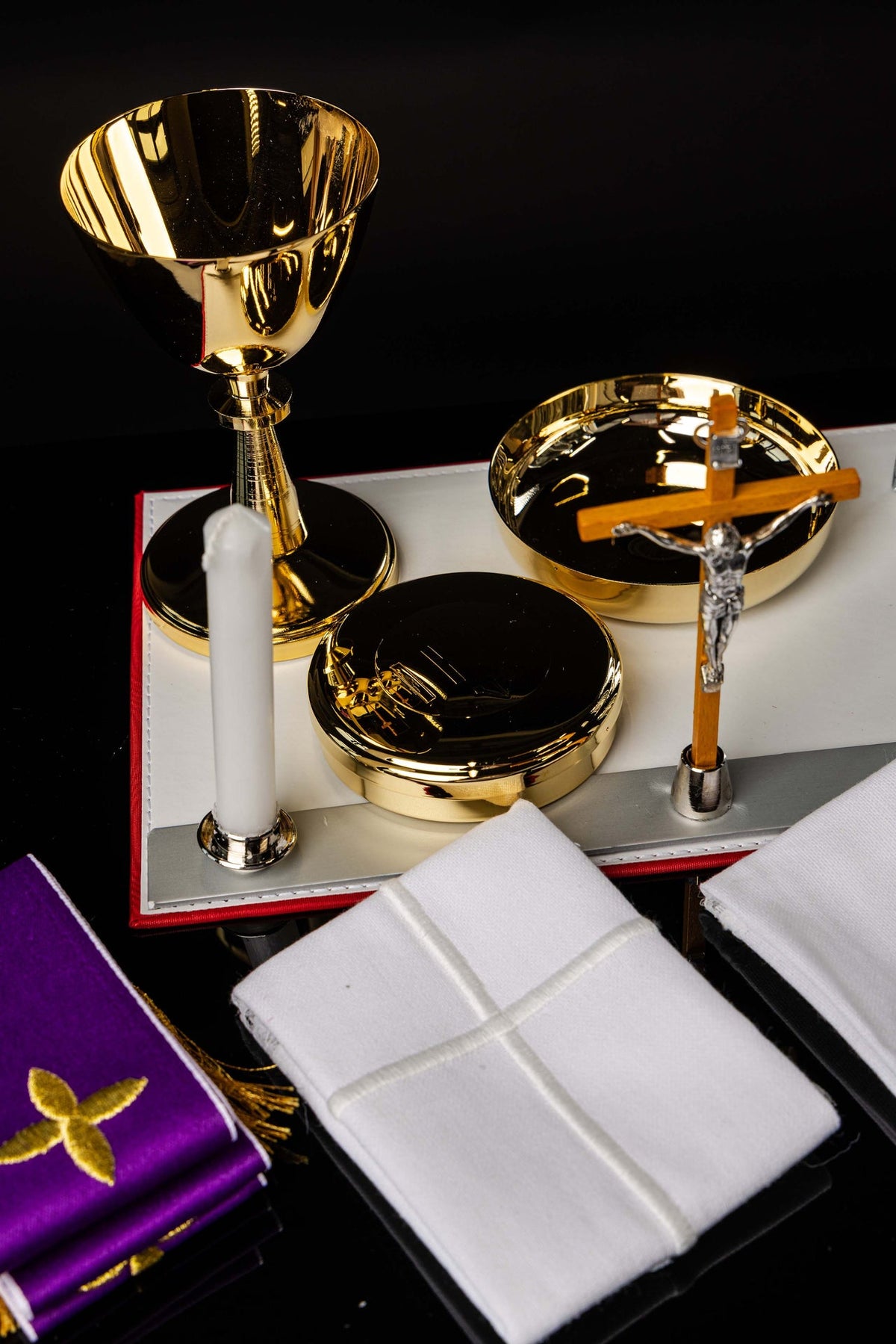 Valise de mission avec équipement liturgique