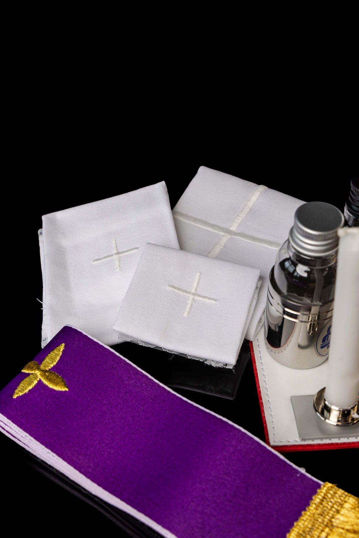 Valise de mission avec équipement liturgique et bandoulière