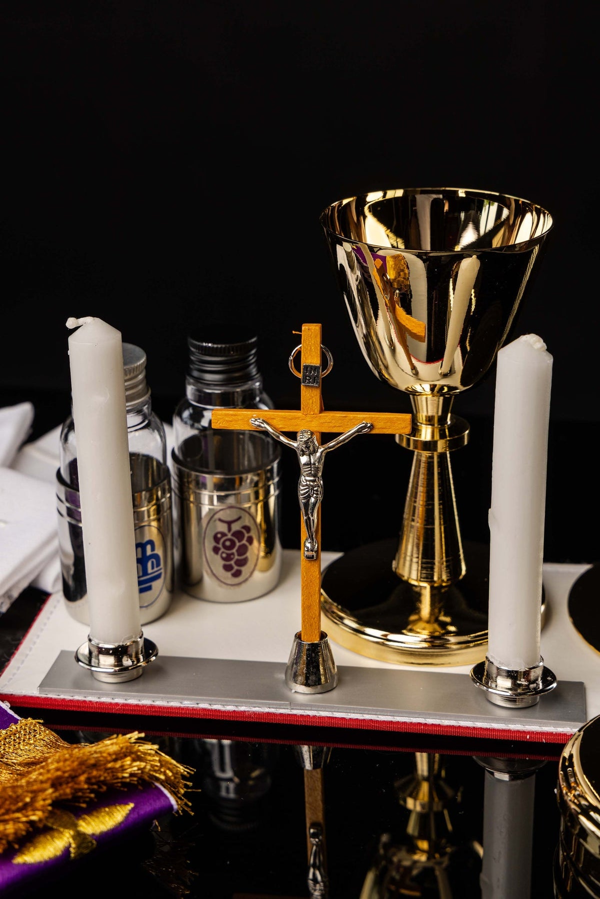 Valise de mission avec équipement liturgique et bandoulière