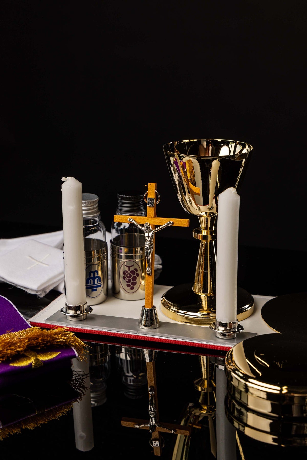 Valise de mission avec équipement liturgique et bandoulière