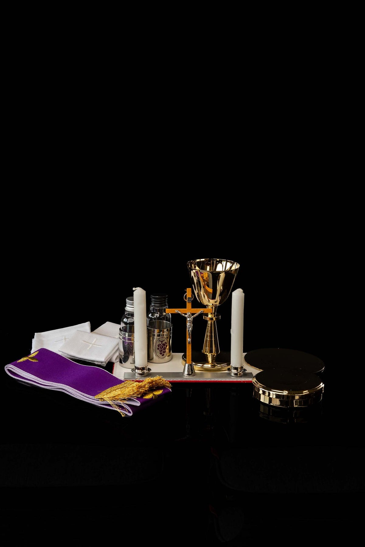Valise de mission avec équipement liturgique et bandoulière