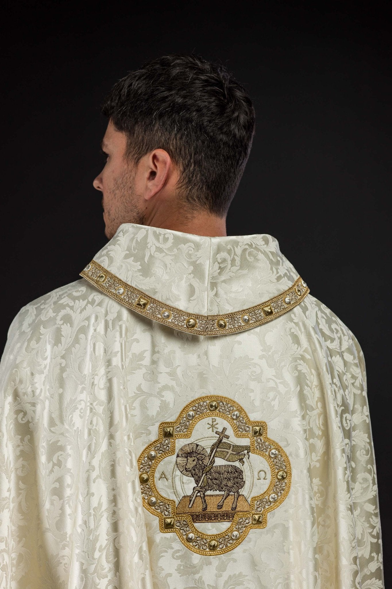 Agneau de Pâques brodé et orné Tissu ornemental S-7072-05-88 - CHASUBLES.FR