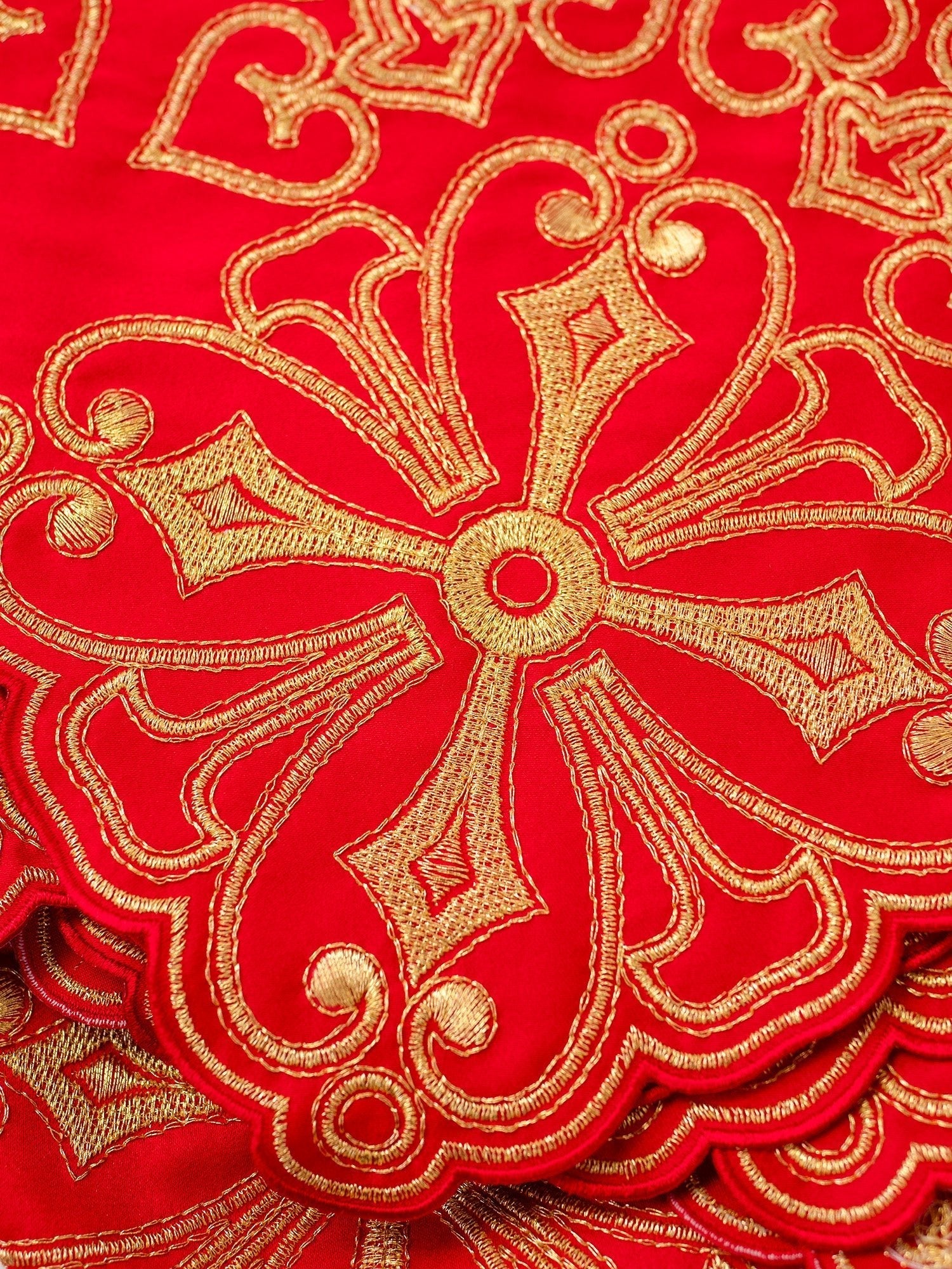 Antependium avec broderie frontale Rosette Rouge KOM/038/02 22cm 3,5m - CHASUBLES.FR