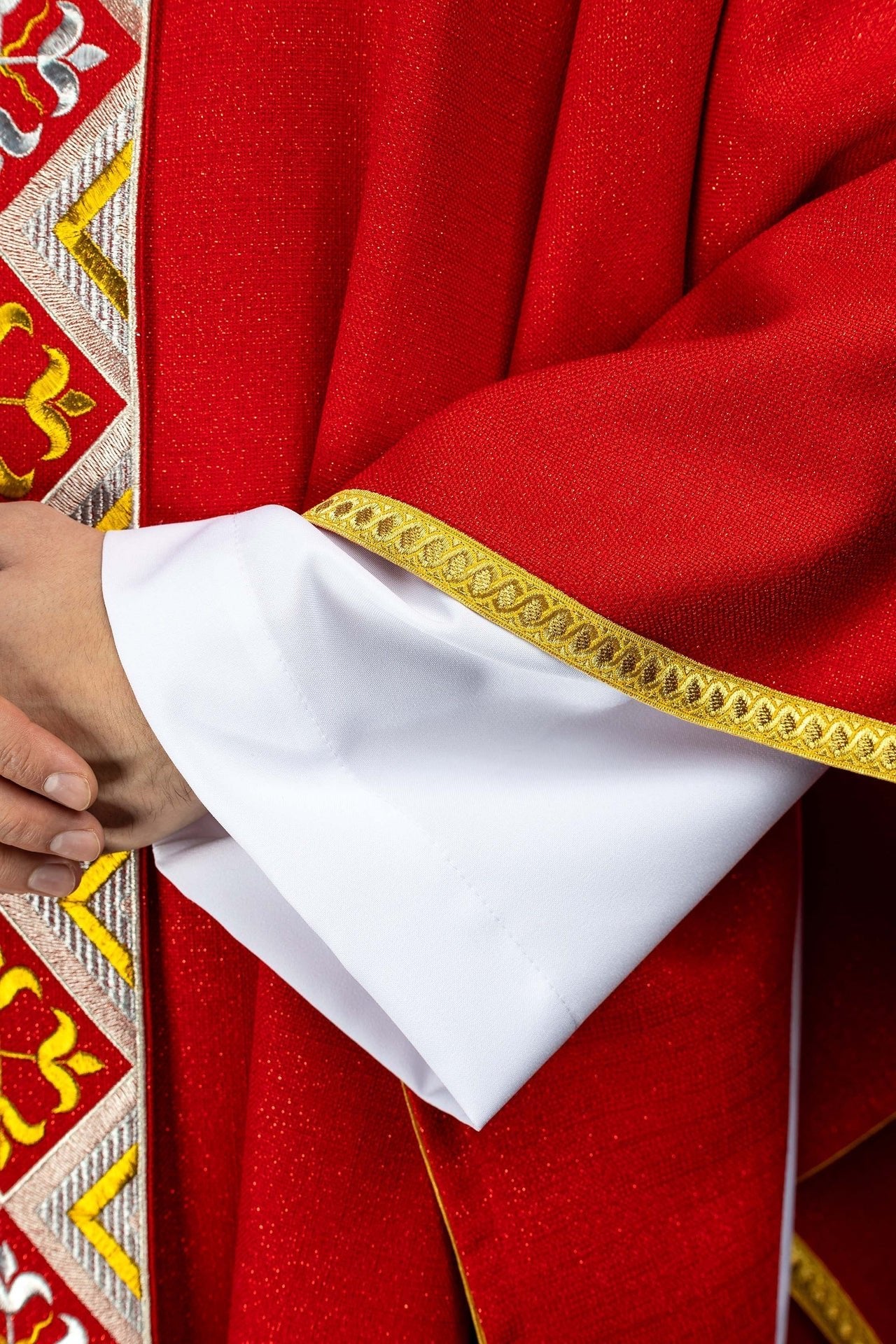 Bande brodée pour chasuble incluse dans l’ensemble avec la chasuble couleur rouge LE/7042/02 - CHASUBLES.FR