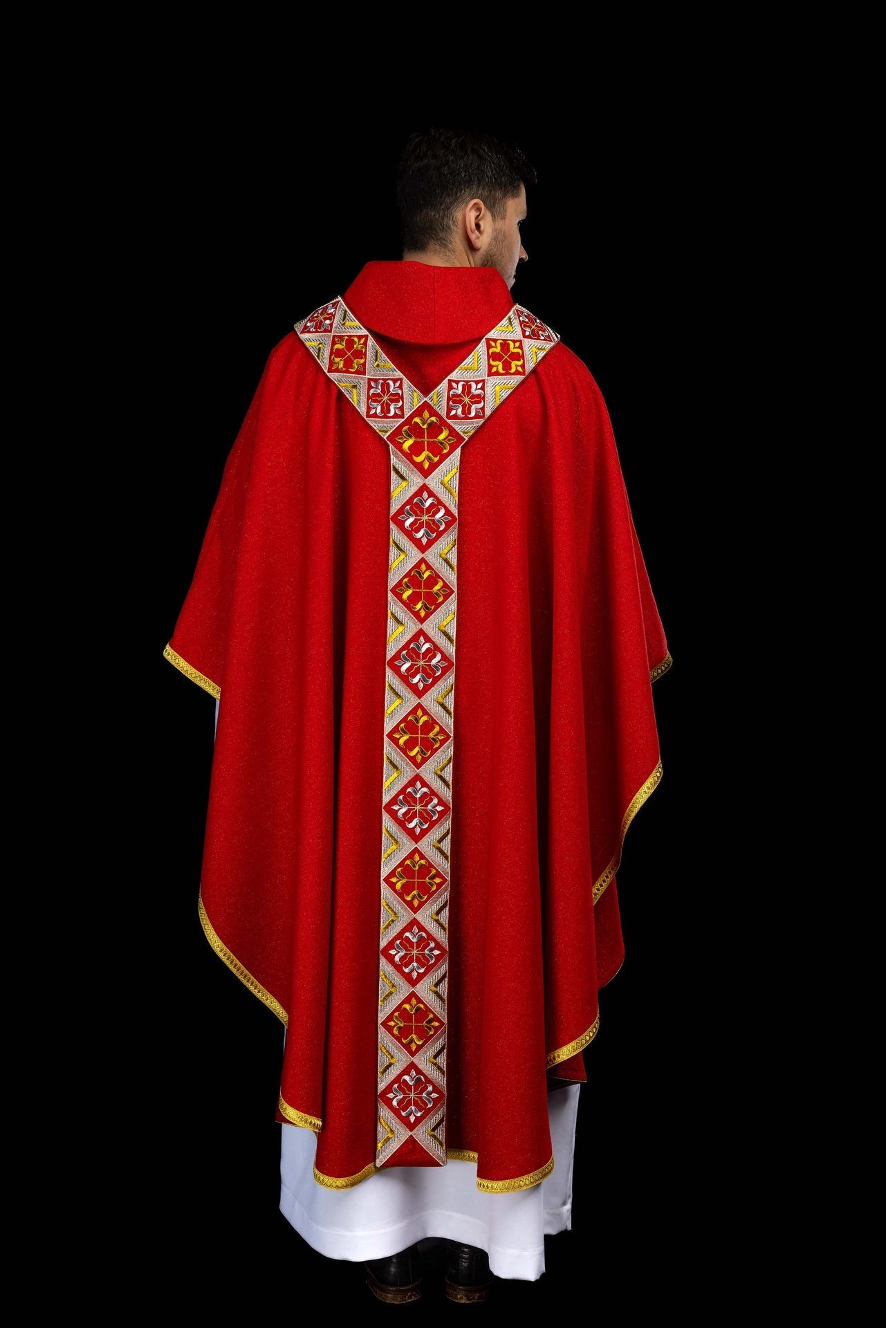 Bande brodée pour chasuble incluse dans l’ensemble avec la chasuble couleur rouge LE/7042/02 - CHASUBLES.FR