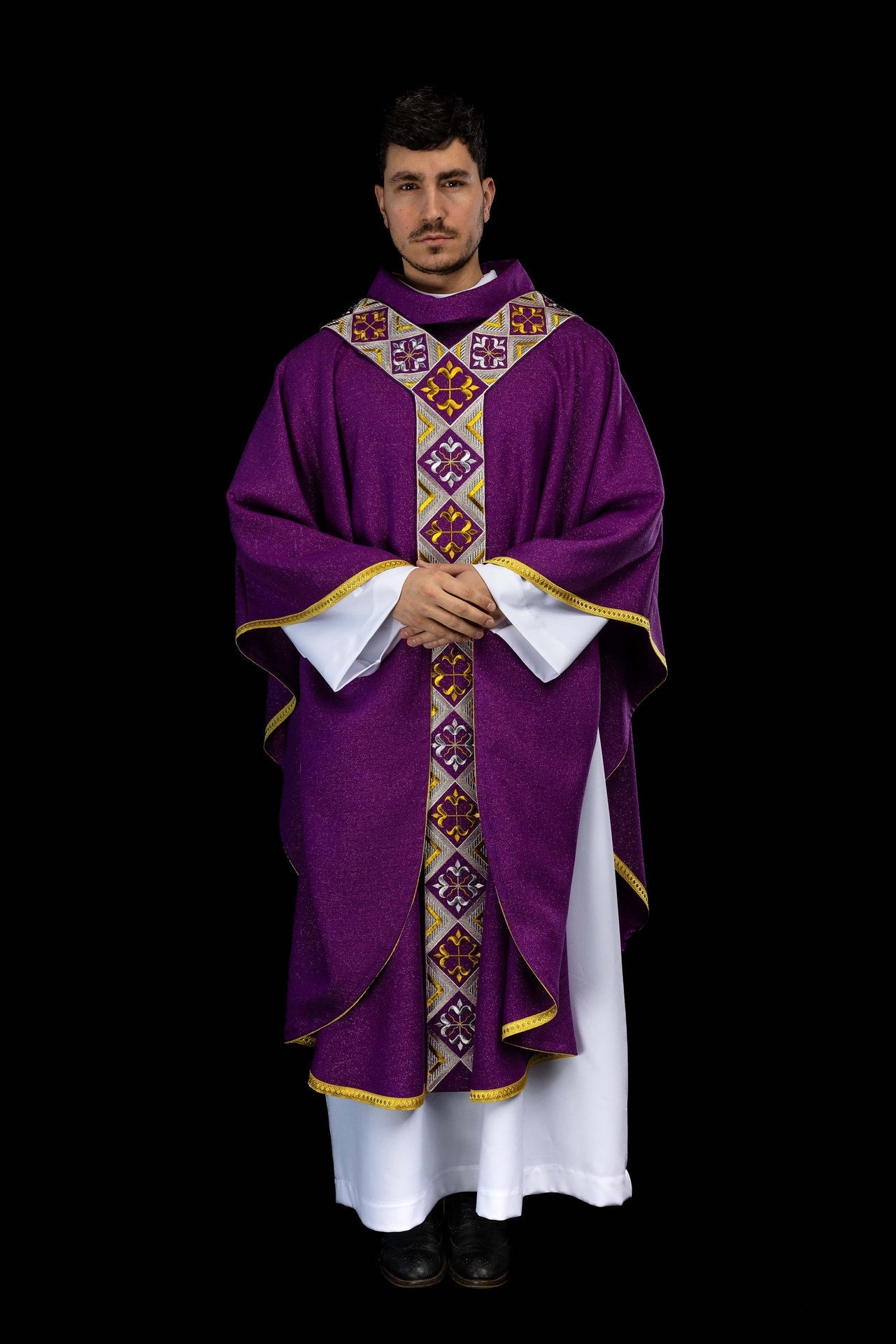 Bande brodée pour chasuble incluse dans l’ensemble avec la chasuble couleur violette LE/7042/03 - CHASUBLES.FR
