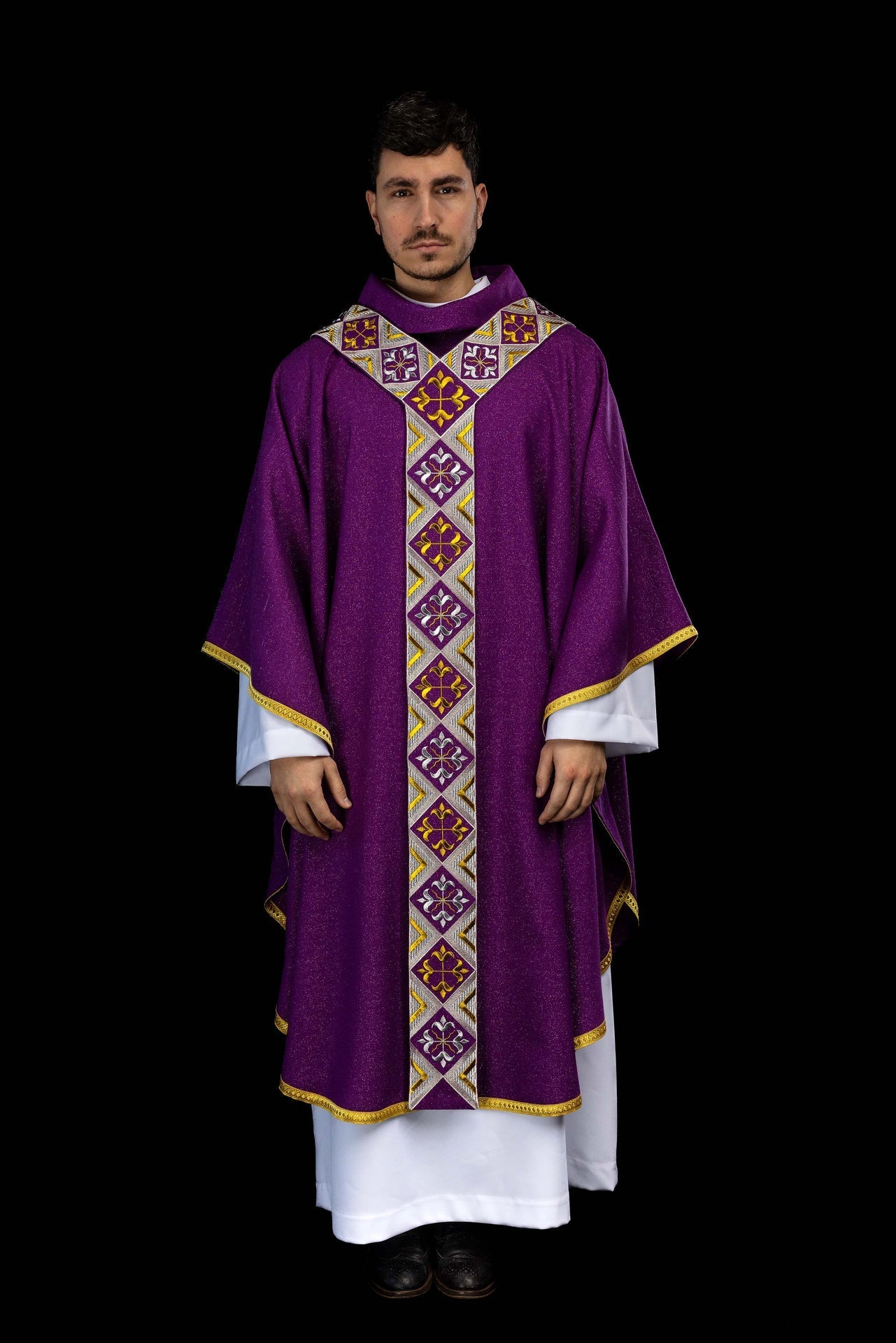 Bande brodée pour chasuble incluse dans l’ensemble avec la chasuble couleur violette LE/7042/03 - CHASUBLES.FR
