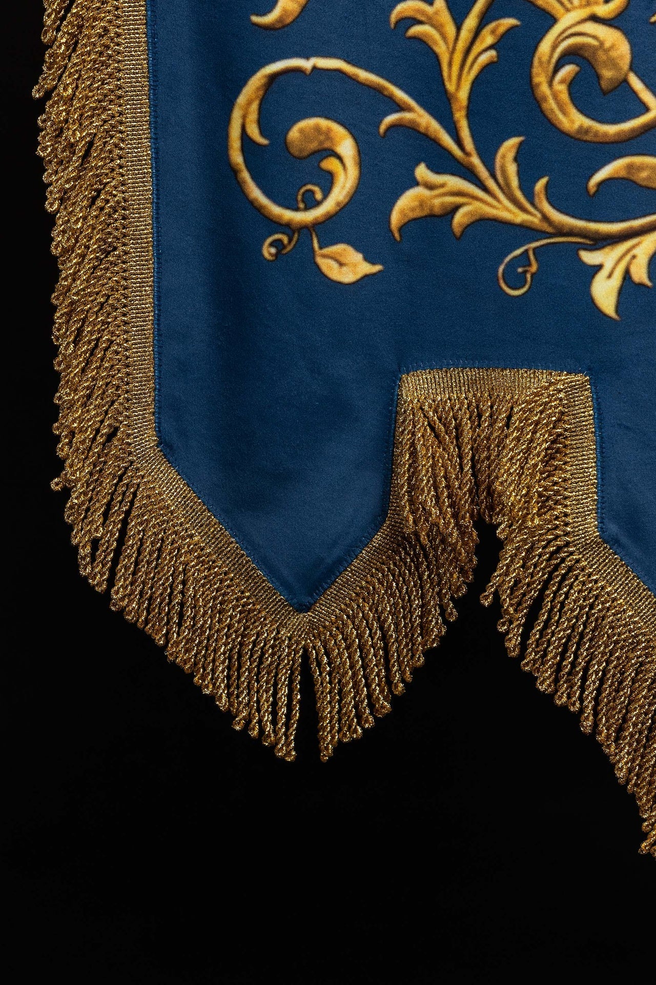Bannière liturgique imprimée recto verso avec l’image de Notre-Dame de l’Immaculée Conception et le monogramme marial CHD/004/06/109 80*130 - CHASUBLES.FR