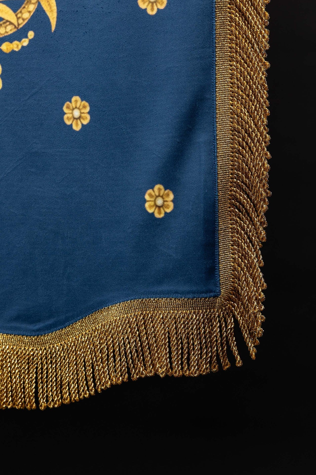 Bannière liturgique imprimée recto verso avec Notre-Dame de l’Assomption et le monogramme marial CHD/005/06-05/109 80*130 - CHASUBLES.FR