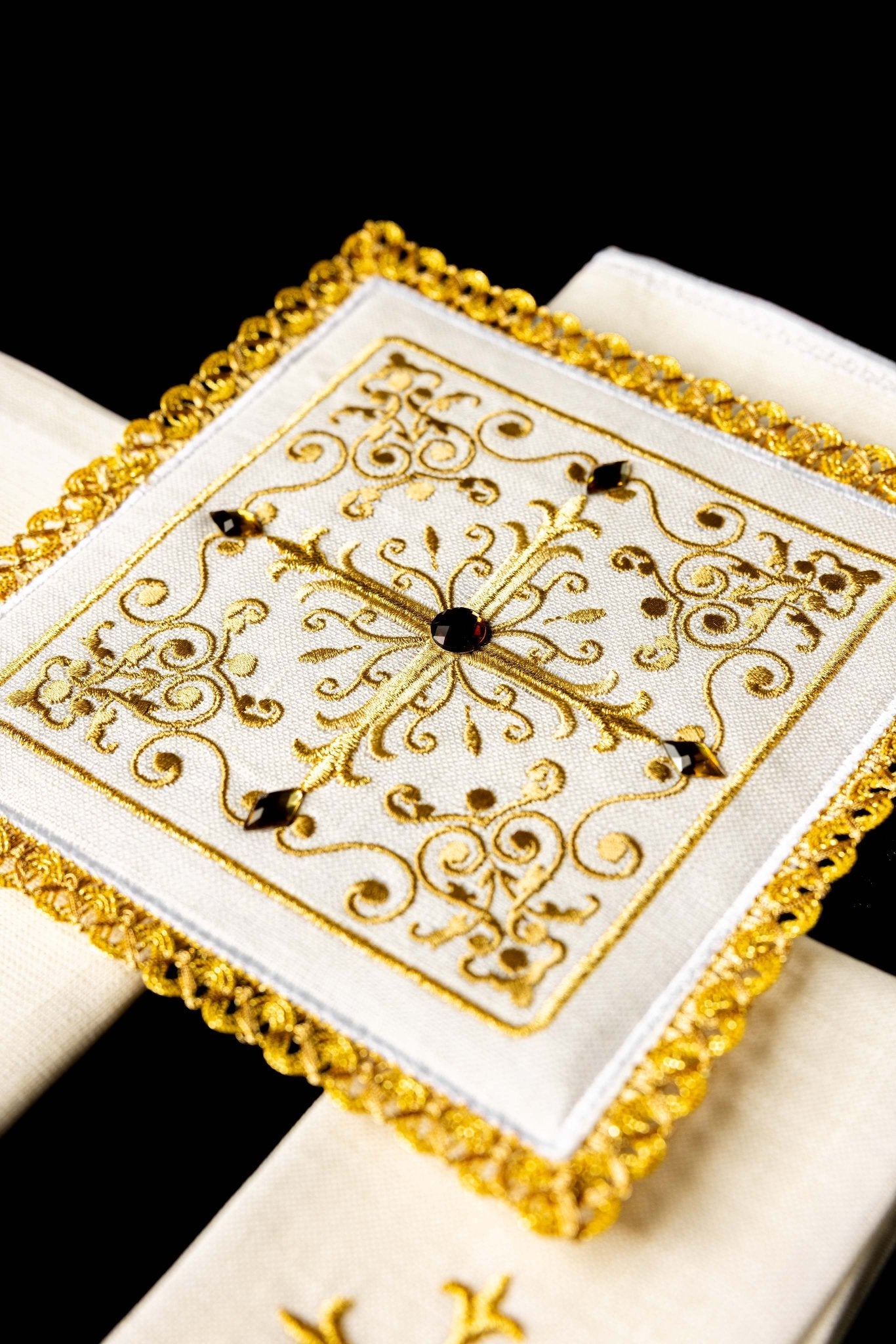 Calice en lin avec croix broderie eucharistique motif de croix S-5013 - CHASUBLES.FR