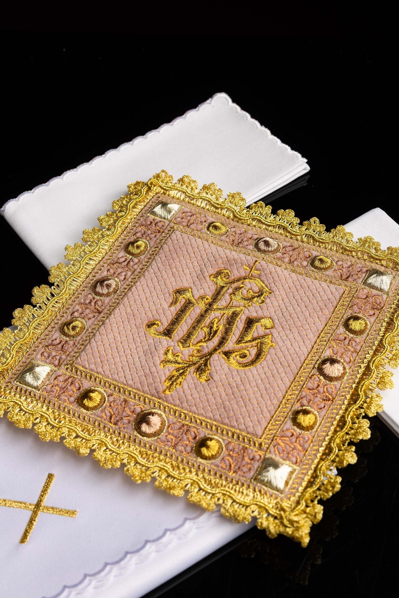 Calice en velours rose avec symbole IHS brodé S-5567-C5 - CHASUBLES.FR