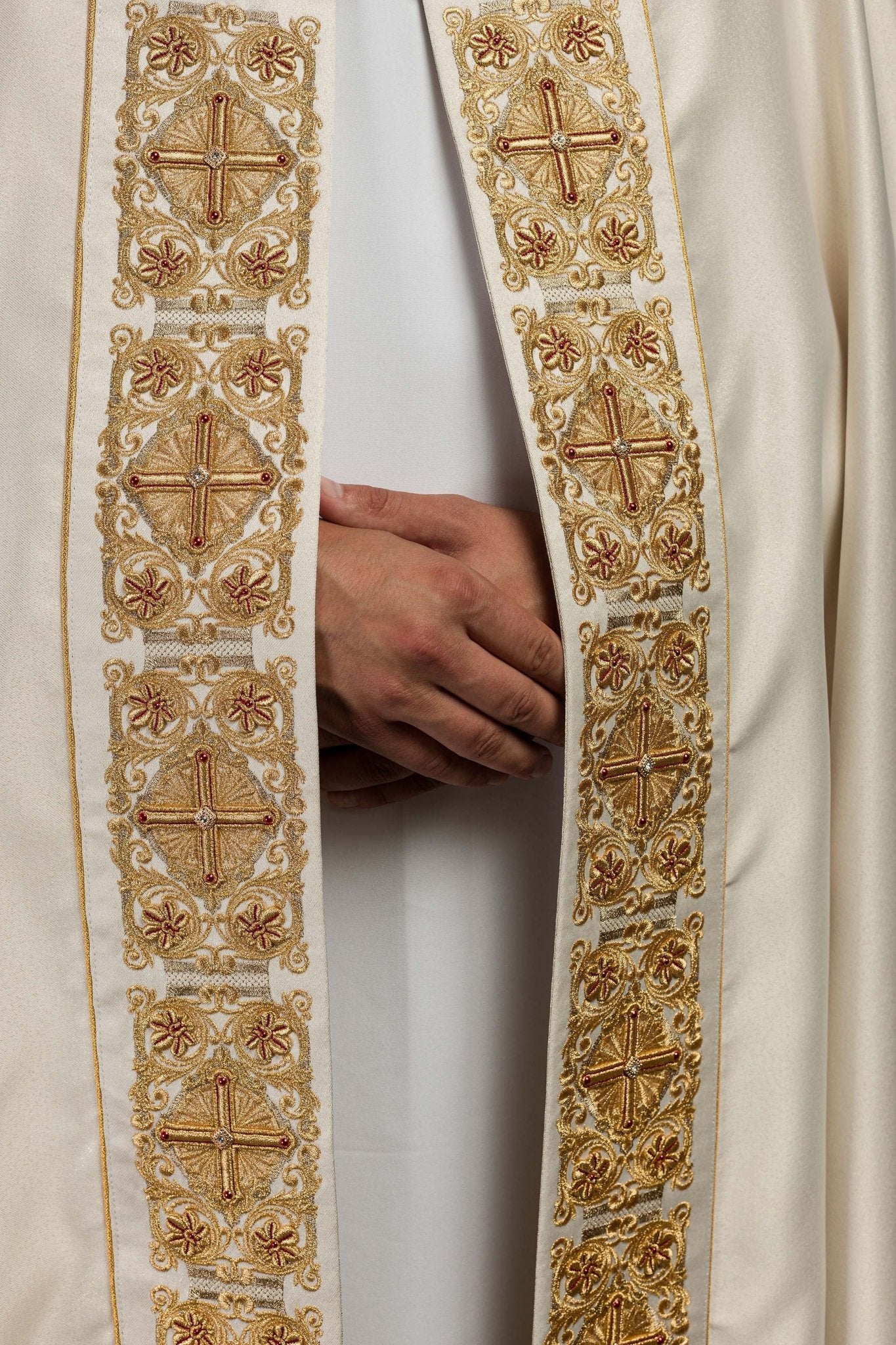 Cape liturgique avec ceinture richement décorée LE/3010/05 150cm - CHASUBLES.FR