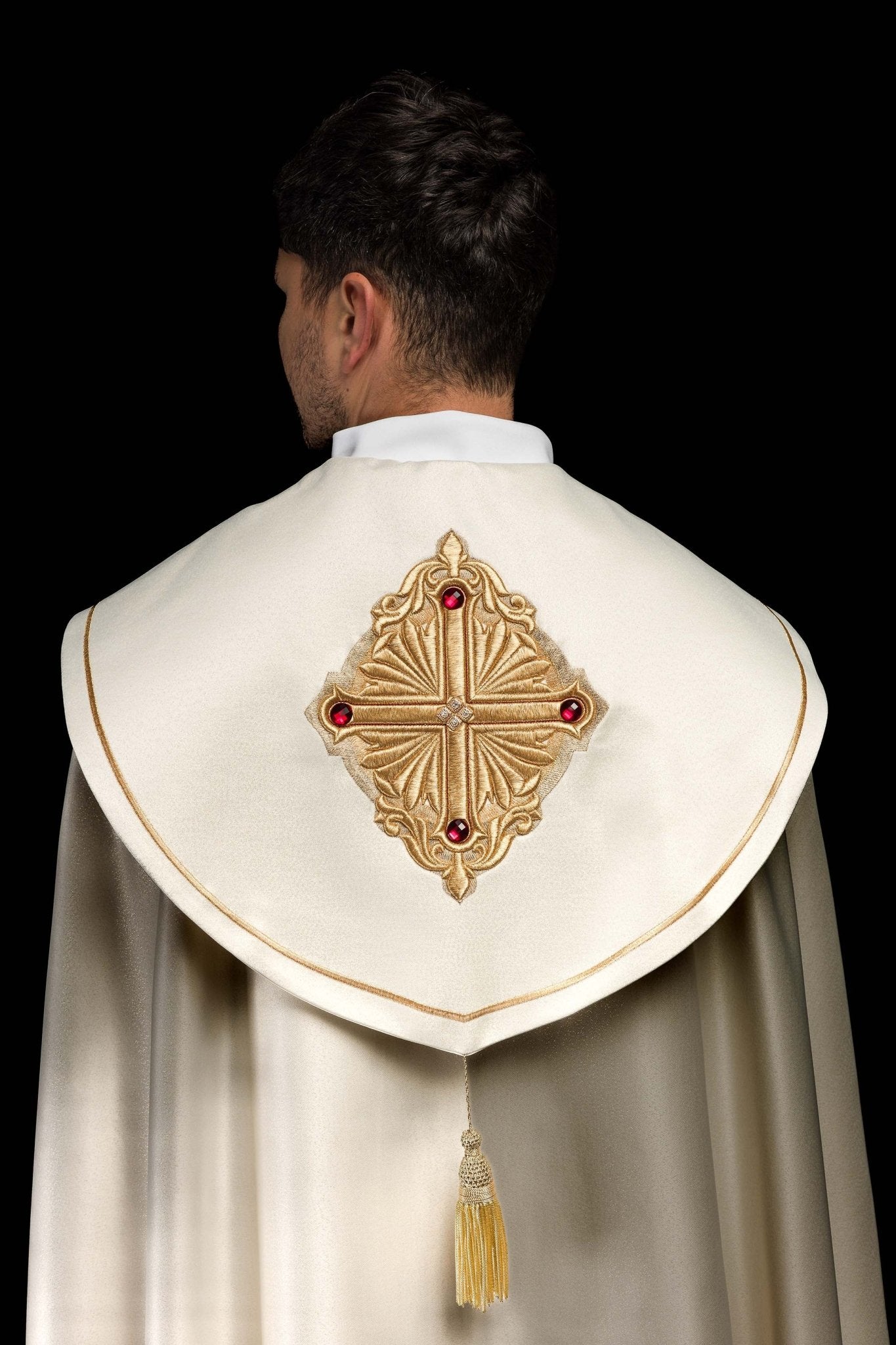Cape liturgique avec ceinture richement décorée LE/3010/05 150cm - CHASUBLES.FR