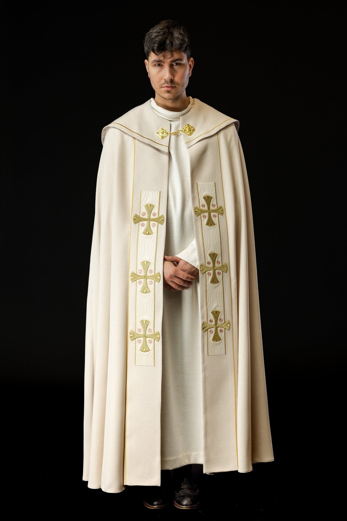 Chape avec croix dorées brodées et velours écru S - 3068 - 05 - 70 145cm - CHASUBLES.FR