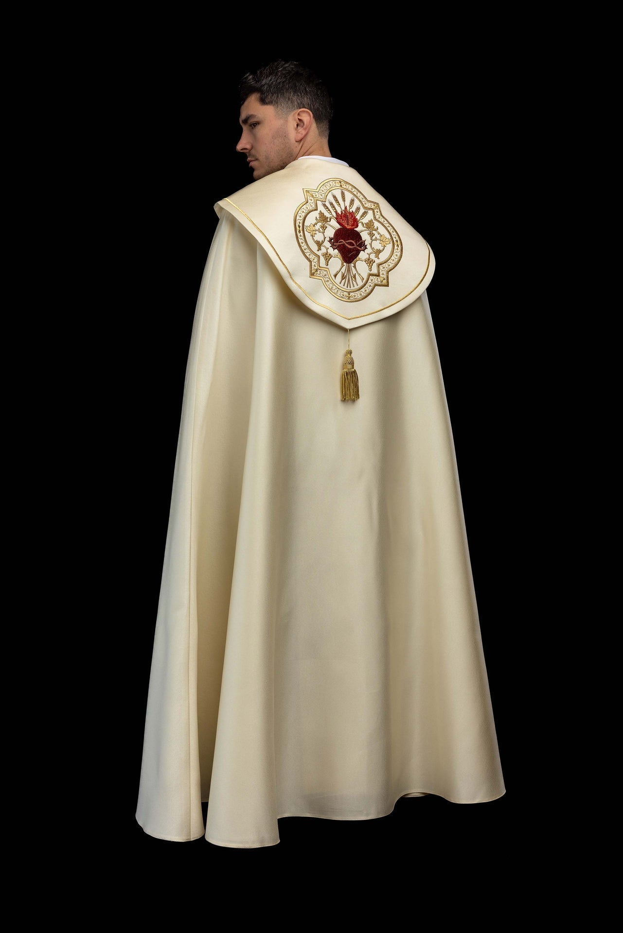 Chape liturgique avec broderie du Sacré - Cœur de Jésus KKP/025/05/20 145cm - CHASUBLES.FR