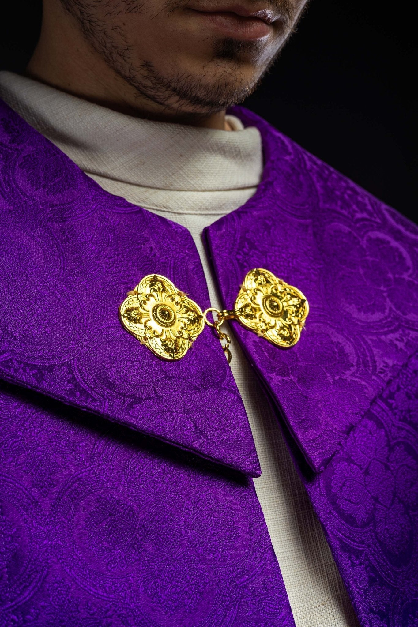 Chape liturgique jacquard violette KKP/161/03/11 145cm - CHASUBLES.FR
