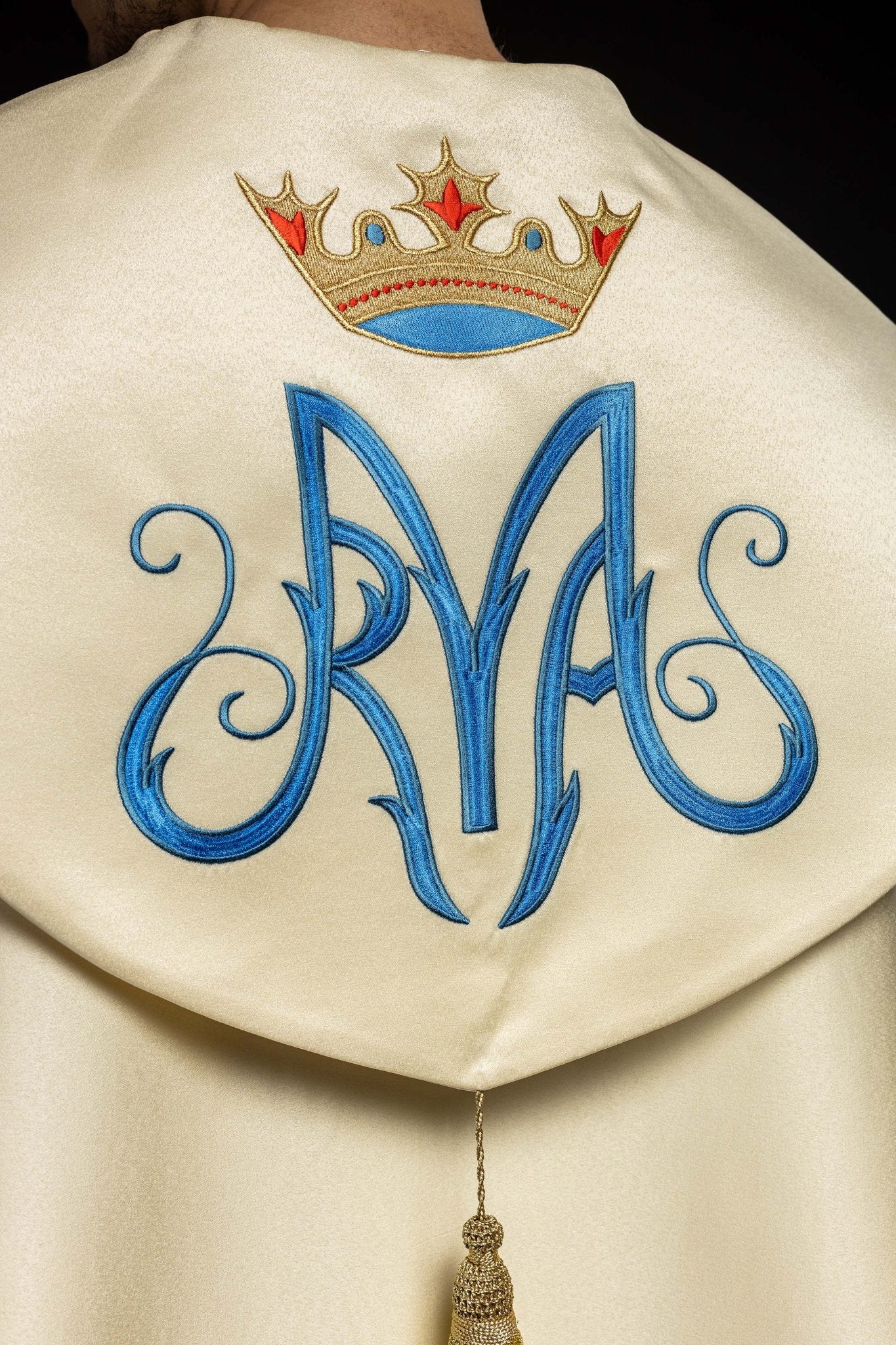 Chape pluviale brodée mariale écru KKP/127/05/20 ECRU SAT. POMPON 145cm - CHASUBLES.FR