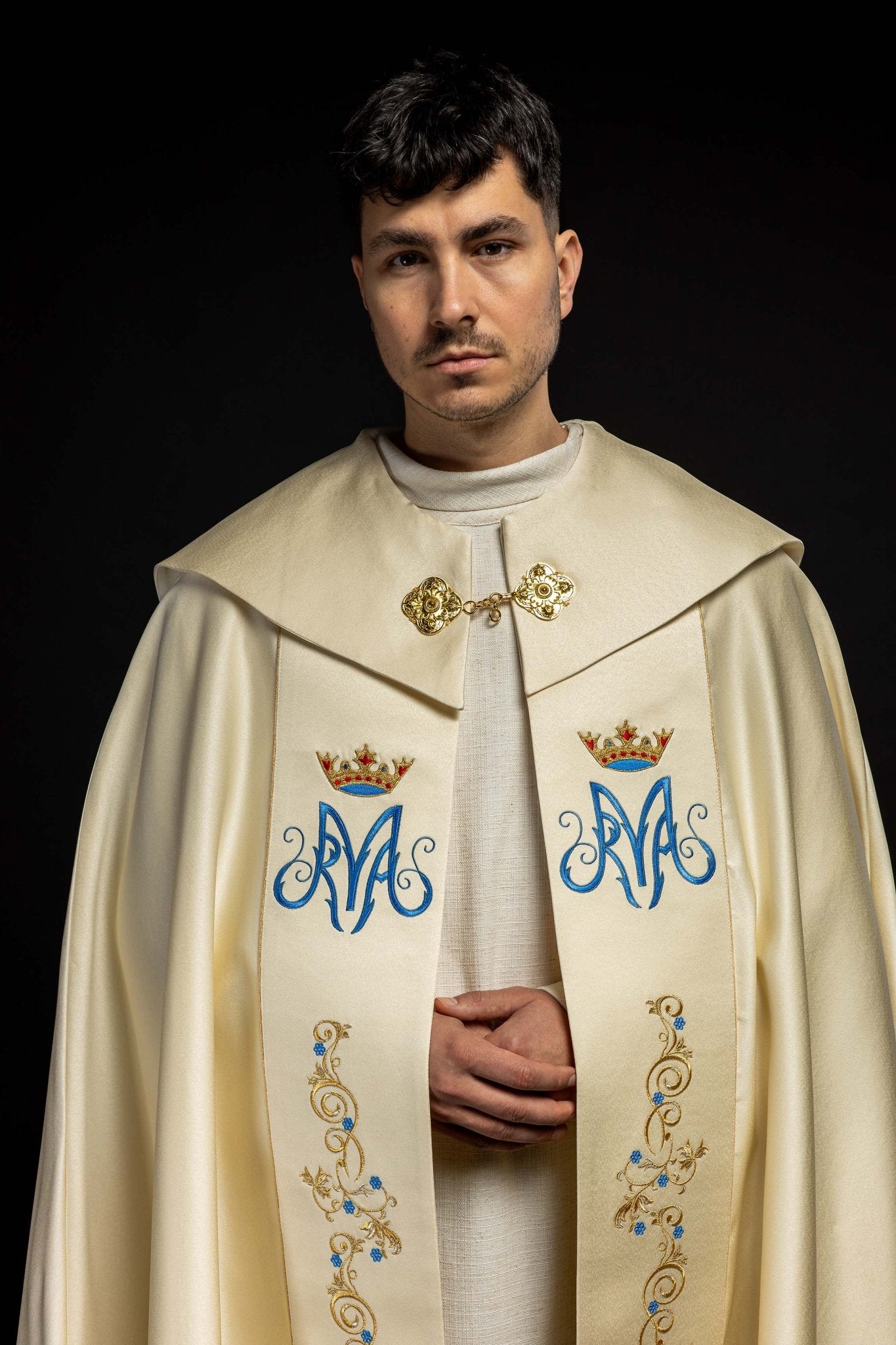 Chape pluviale brodée mariale écru KKP/127/05/20 ECRU SAT. POMPON 145cm - CHASUBLES.FR
