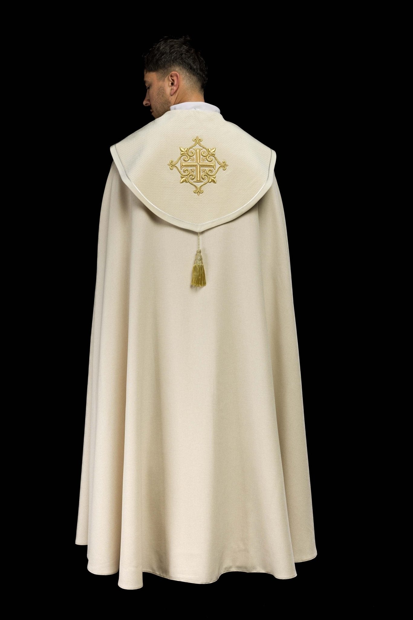 Chape pluviale en velours écru avec bande brodée de croix LE/3029/05 145 cm - CHASUBLES.FR