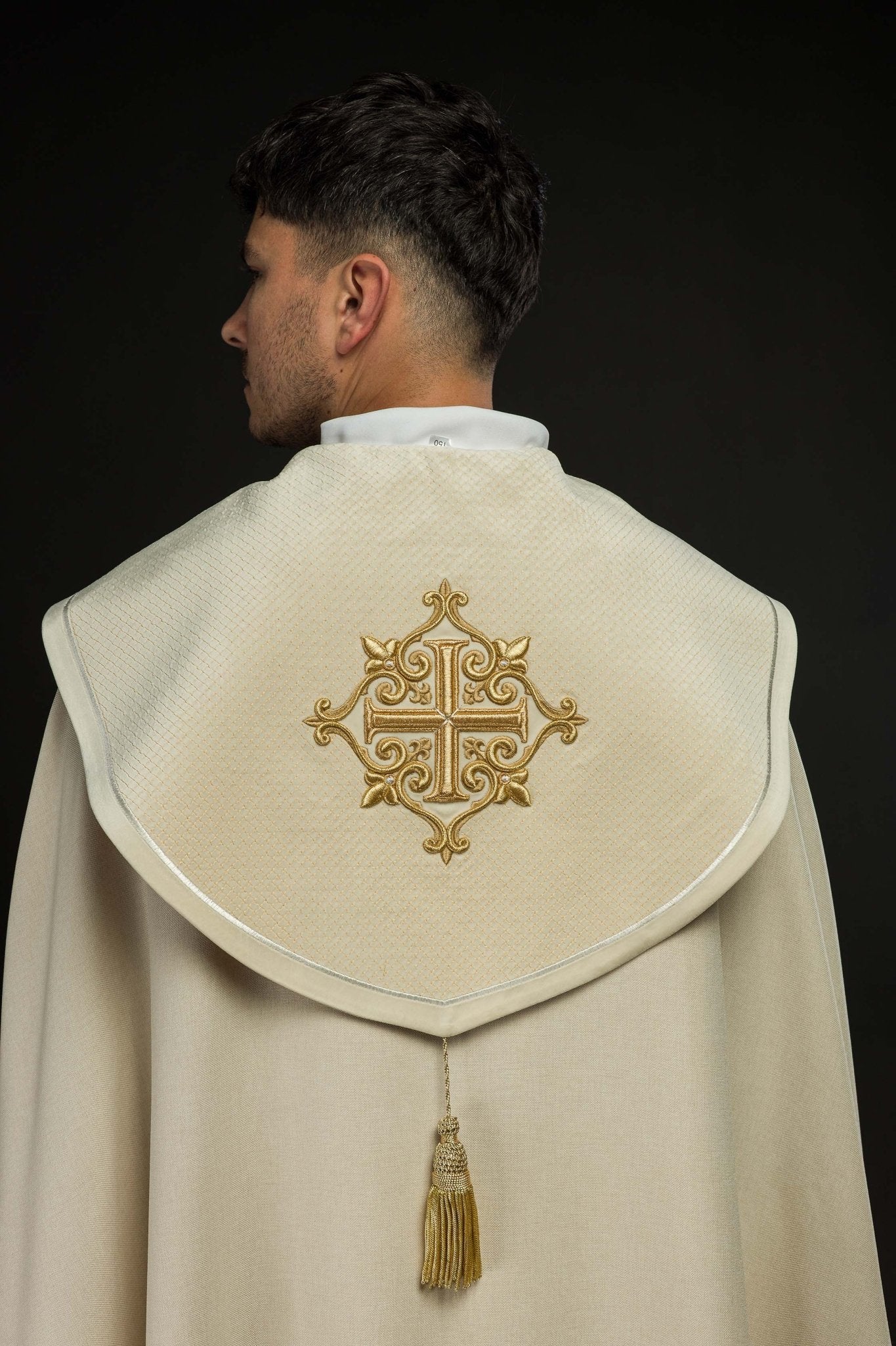 Chape pluviale en velours écru avec bande brodée de croix LE/3029/05 145 cm - CHASUBLES.FR