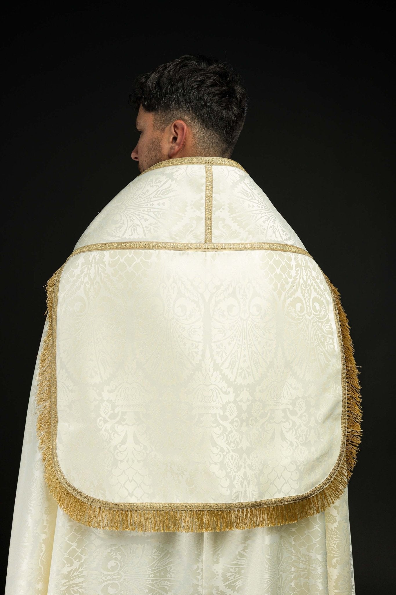 Chape romaine en jacquard uni couleur Écru KKP/159/05/83 150cm - CHASUBLES.FR