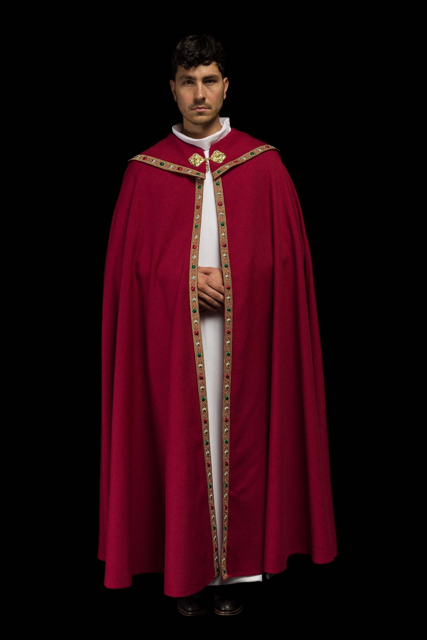 Chapelle liturgique rouge avec IHS doré S-3067-02-70 150cm - CHASUBLES.FR