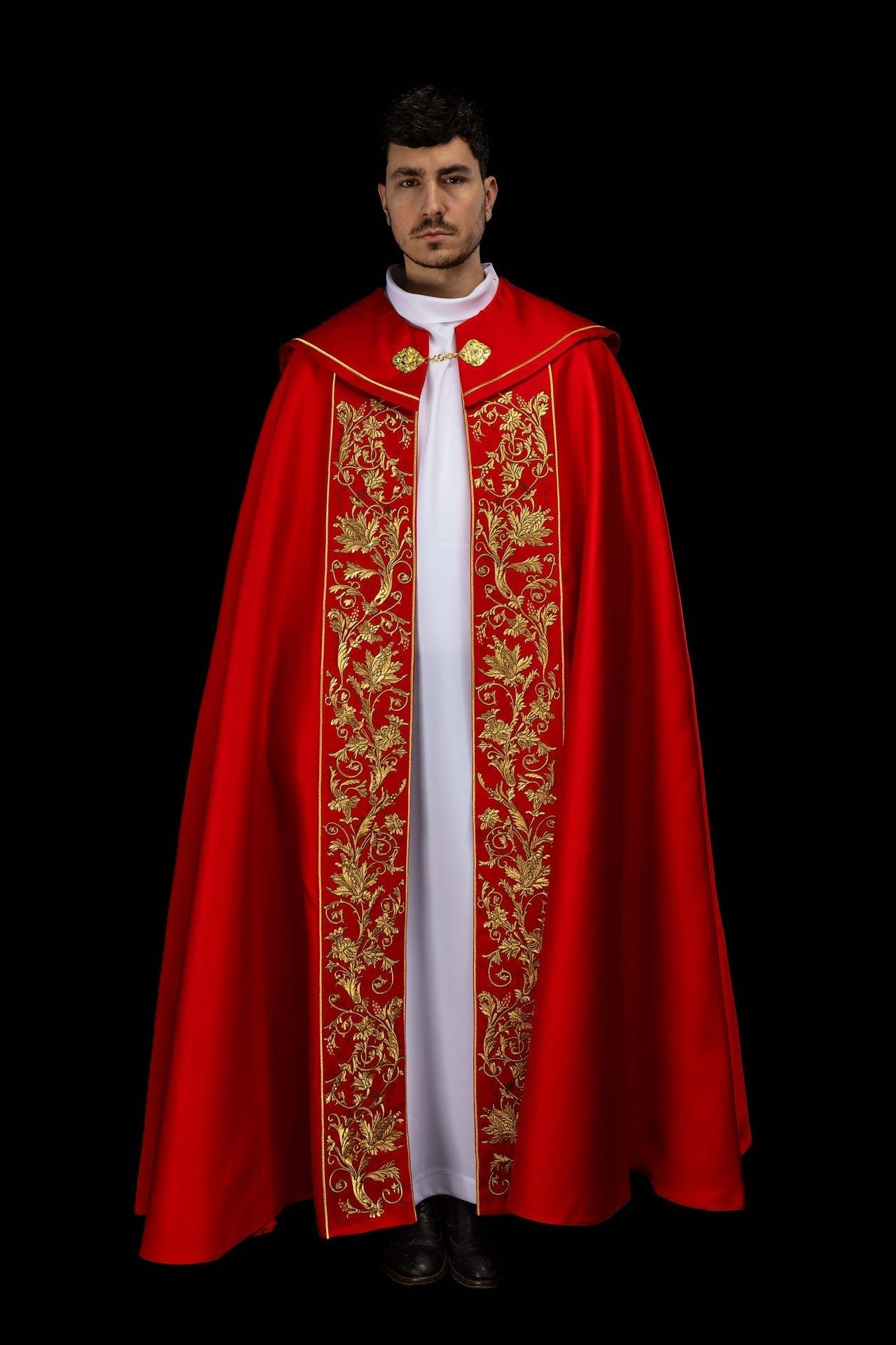 Chapelle liturgique rouge brodée avec motif de callice KKP/013/02/20 145cm - CHASUBLES.FR
