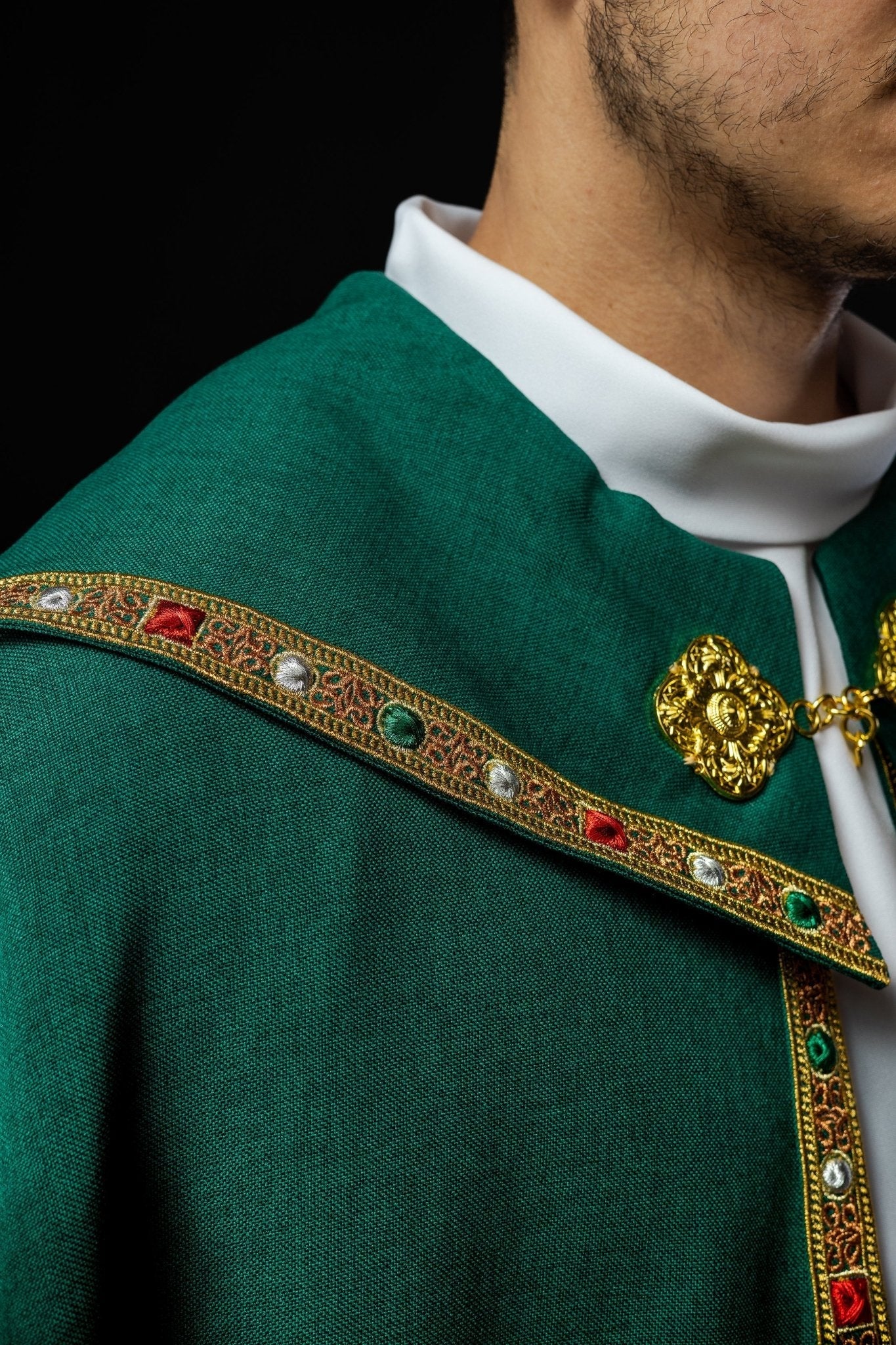 Chapelle liturgique verte avec IHS doré S - 3067 - 01 - 70 150cm - CHASUBLES.FR