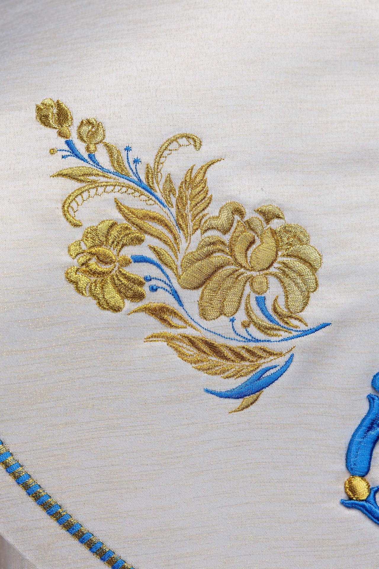 Chapelle mariale brodée écrue KDT/3043/05/54 ECRU 150CM - CHASUBLES.FR