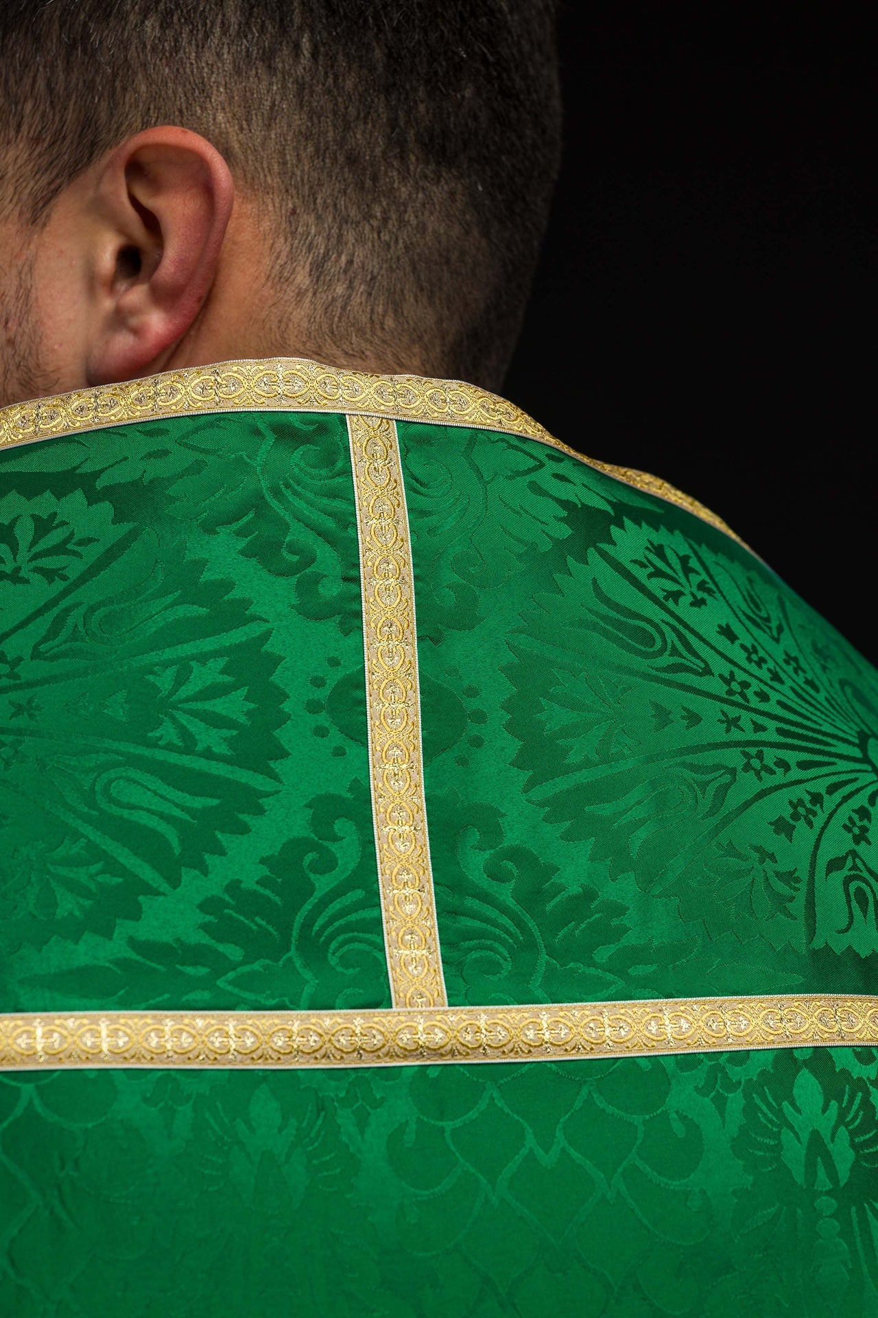 Chapelle romaine en tissu jacquard uni – verte KKP/159/01/83 145cm - CHASUBLES.FR