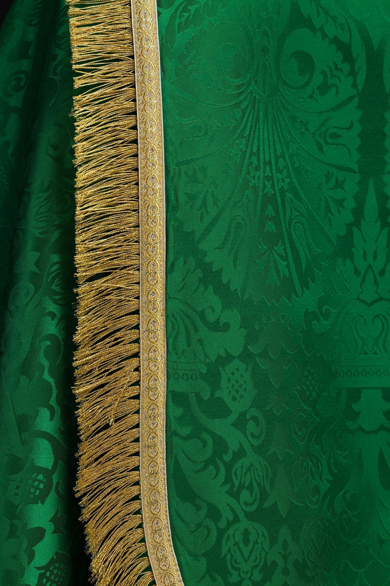 Chapelle romaine en tissu jacquard uni – verte KKP/159/01/83 145cm - CHASUBLES.FR