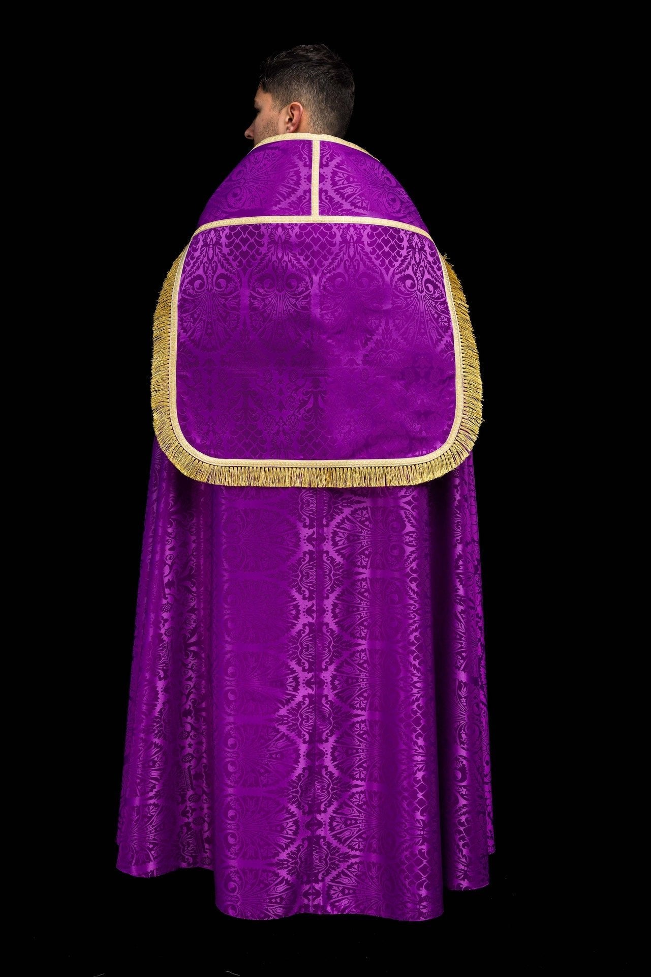 Chapelle romaine en tissu jacquard uni – violette KKP/159/03/83 145cm - CHASUBLES.FR