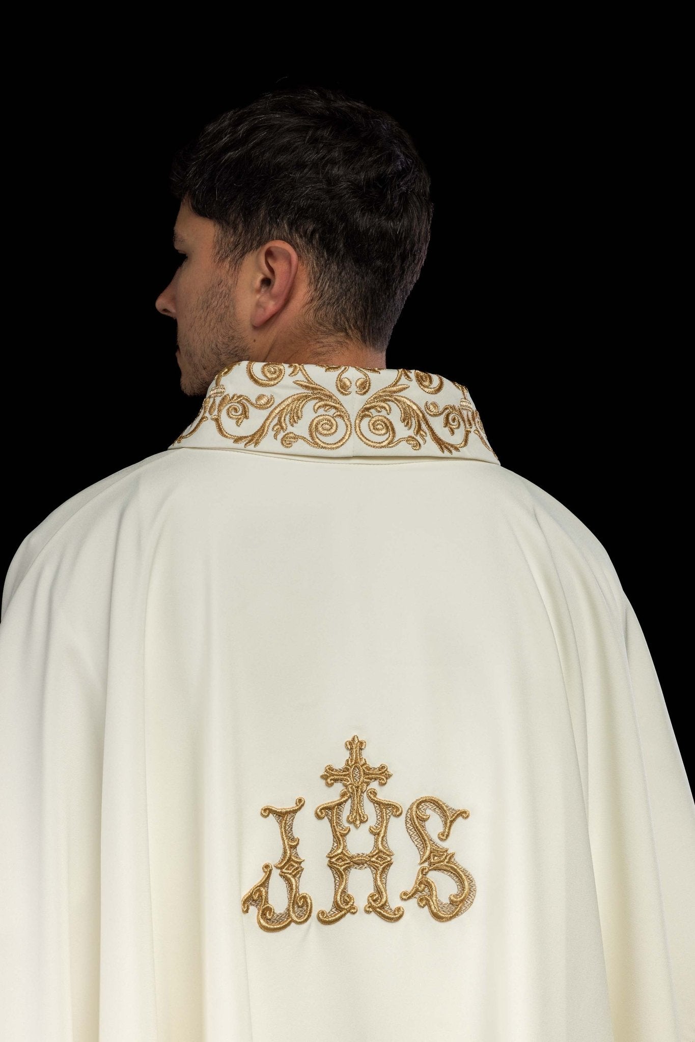 Chasuble avec bordure décorée et motif IHS KOR/157/05/01 ECRU - CHASUBLES.FR