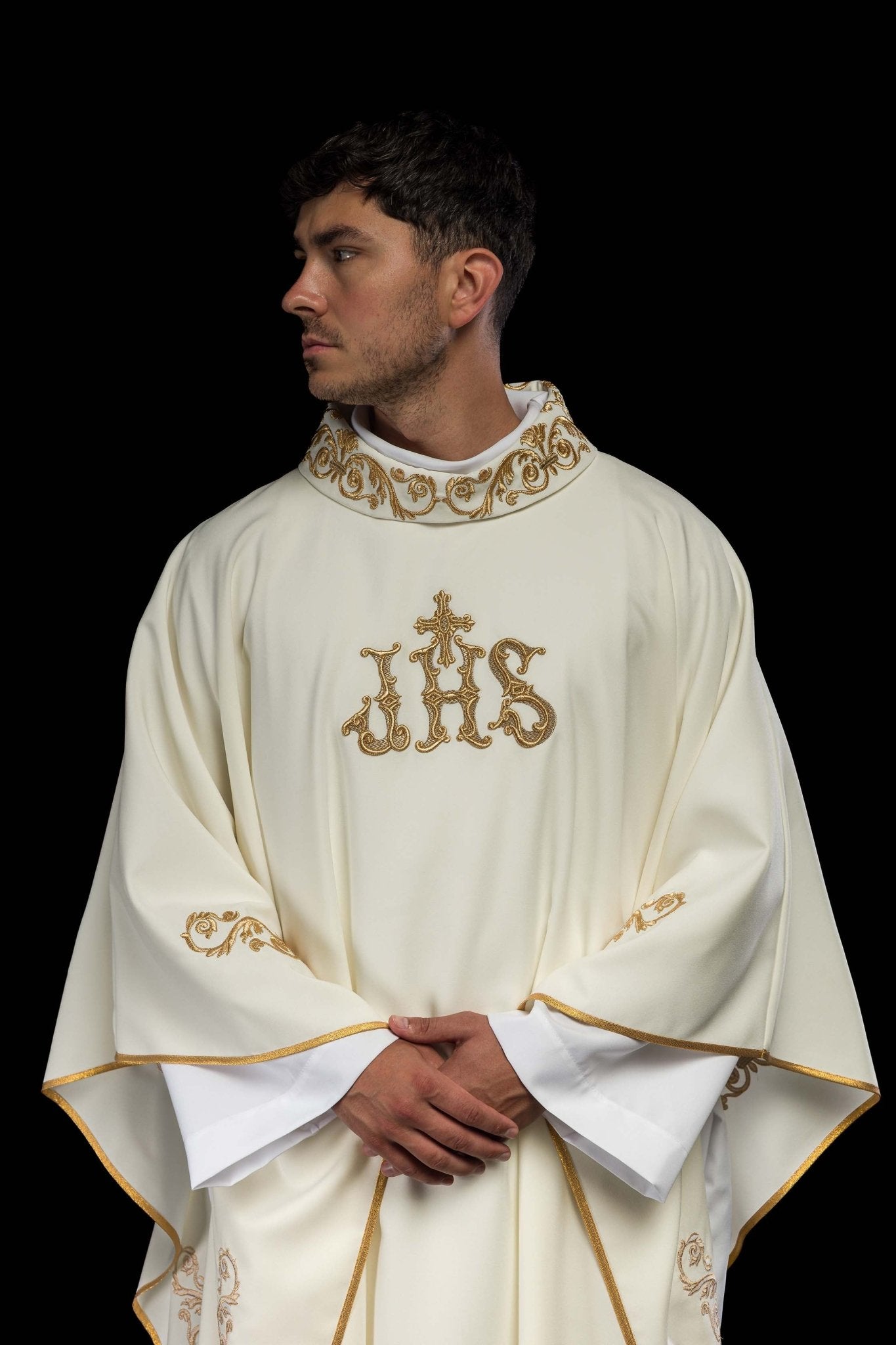 Chasuble avec bordure décorée et motif IHS KOR/157/05/01 ECRU - CHASUBLES.FR