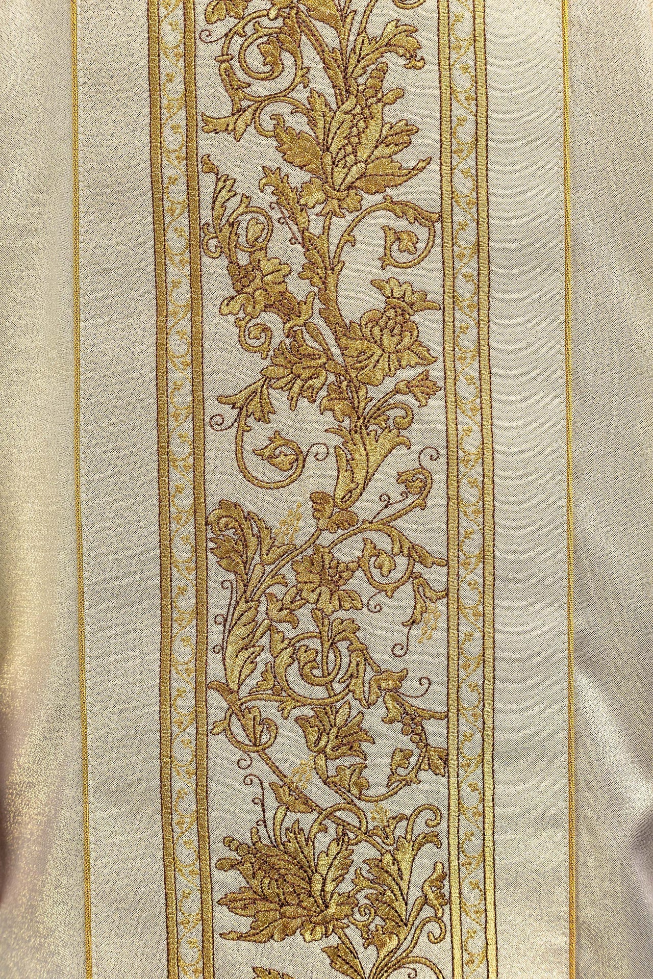 Chasuble avec broderie du calice eucharistique de couleur or KOR/040/10/37 ZŁOTY - CHASUBLES.FR