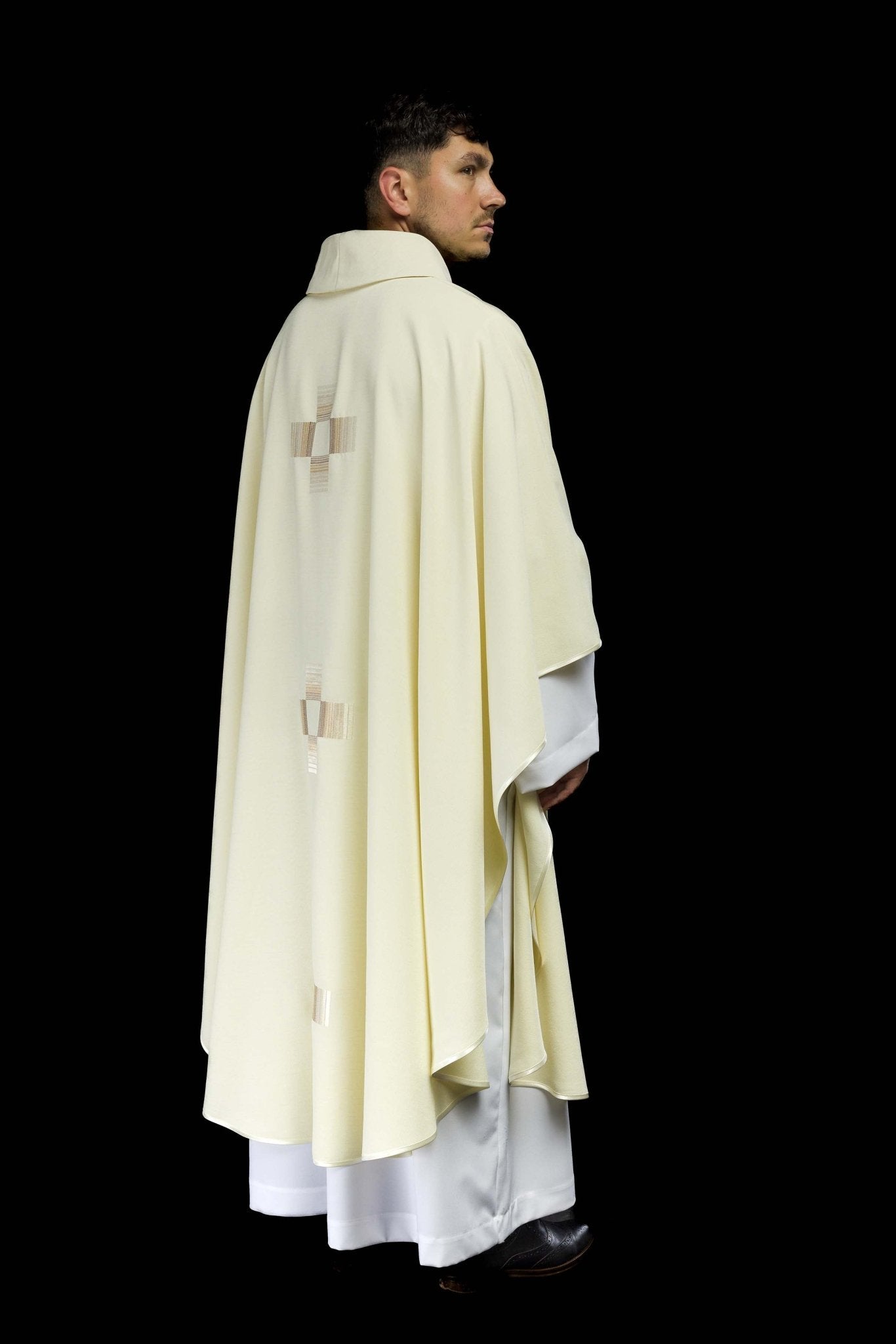 Chasuble avec croix brodées en écru HA7033-05 ECRU - CHASUBLES.FR
